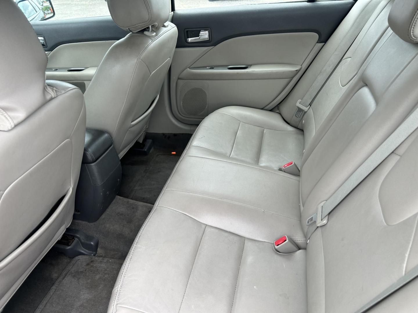 2012 Ford Fusion SEL (3FAHP0JG5CR) with an 3.0L V6 DOHC 24V engine, located at 1687 Business 35 S, New Braunfels, TX, 78130, (830) 625-7159, 29.655487, -98.051491 - Photo#8