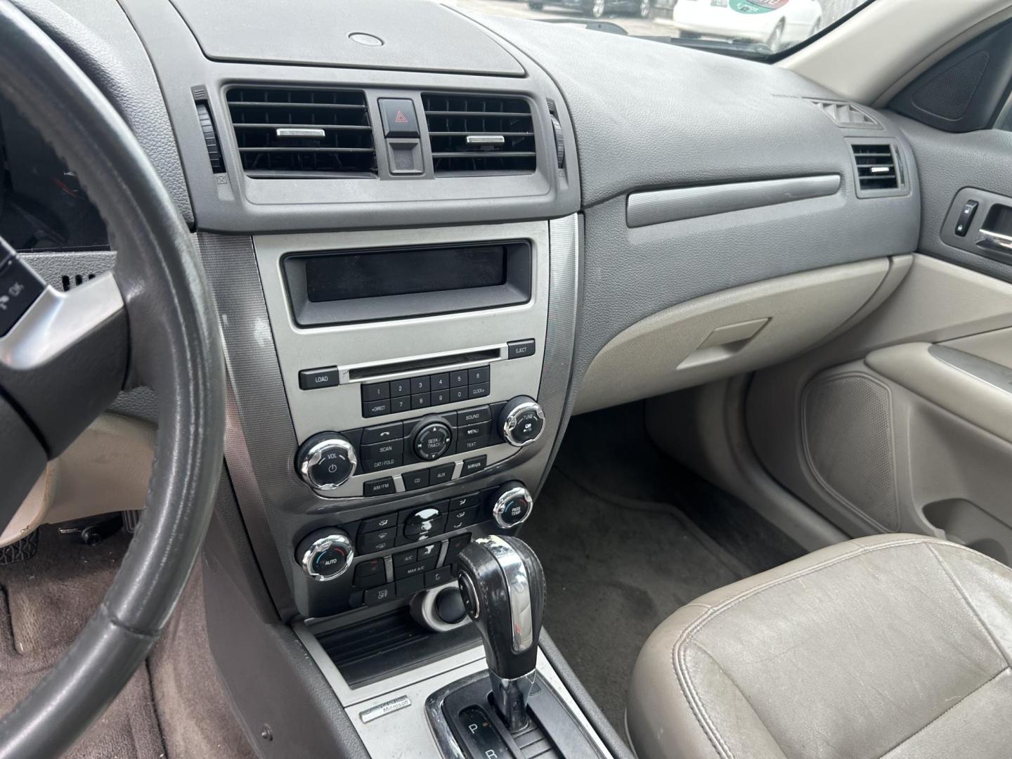 2012 Ford Fusion SEL (3FAHP0JG5CR) with an 3.0L V6 DOHC 24V engine, located at 1687 Business 35 S, New Braunfels, TX, 78130, (830) 625-7159, 29.655487, -98.051491 - Photo#12
