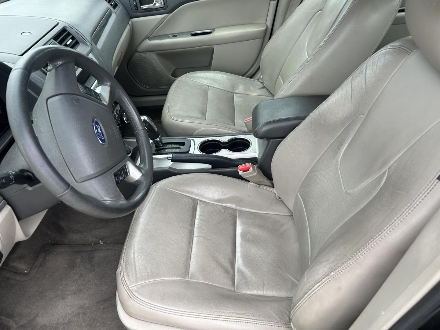 2012 Ford Fusion SEL (3FAHP0JG5CR) with an 3.0L V6 DOHC 24V engine, located at 1687 Business 35 S, New Braunfels, TX, 78130, (830) 625-7159, 29.655487, -98.051491 - Photo#10