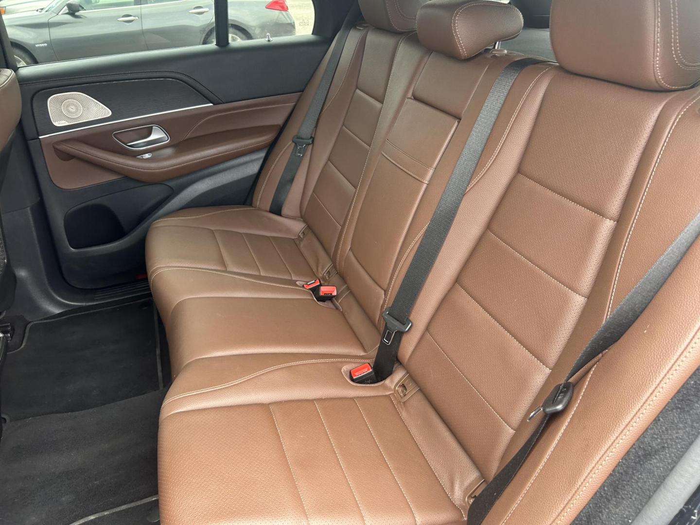 2024 Black Mercedes-Benz GLE-Class GLE350 4MATIC (4JGFB4FB2RB) with an 2.0L L4 DOHC 16V engine, 9A transmission, located at 1687 Business 35 S, New Braunfels, TX, 78130, (830) 625-7159, 29.655487, -98.051491 - Photo#8