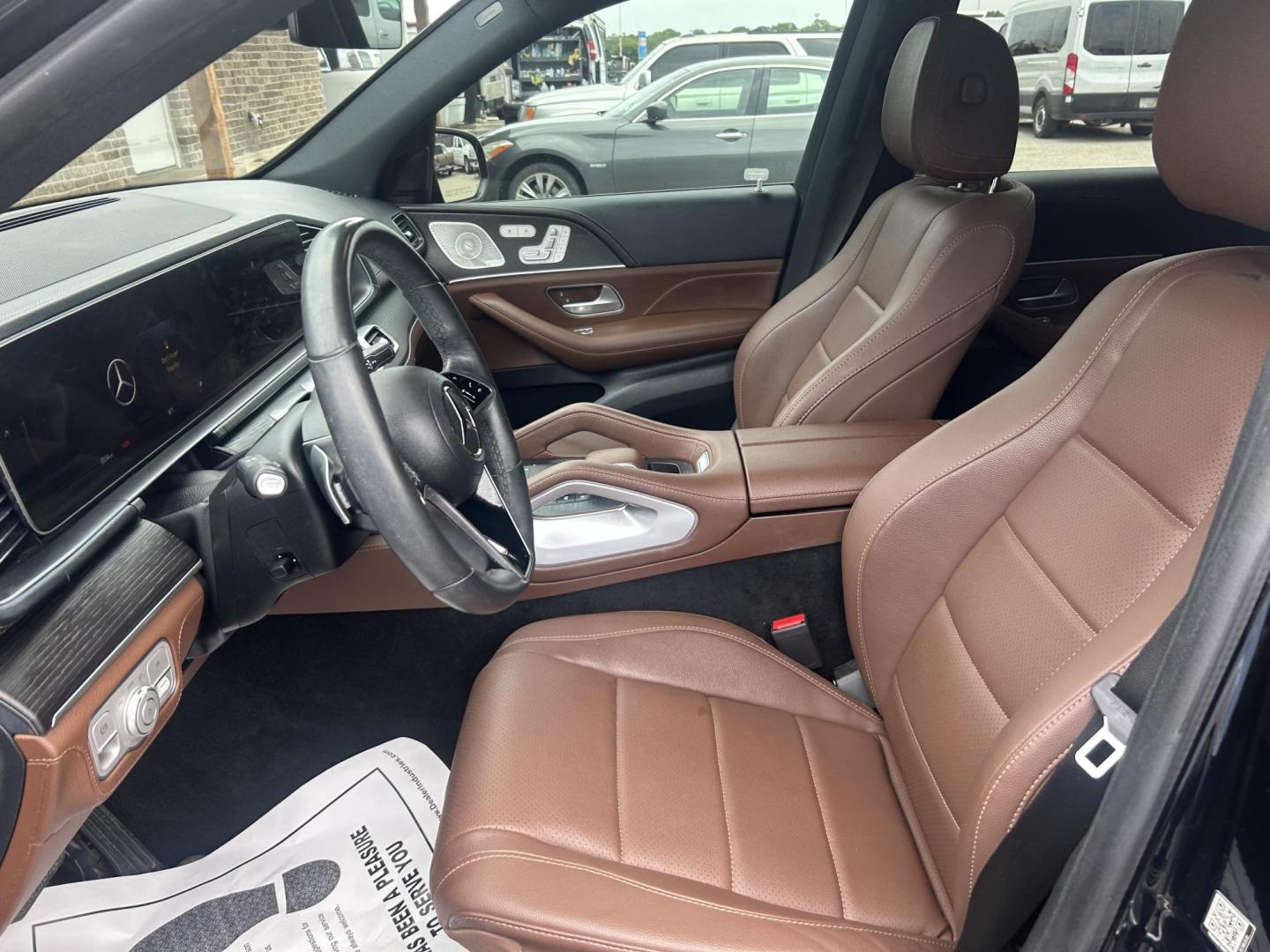2024 Black Mercedes-Benz GLE-Class GLE350 4MATIC (4JGFB4FB2RB) with an 2.0L L4 DOHC 16V engine, 9A transmission, located at 1687 Business 35 S, New Braunfels, TX, 78130, (830) 625-7159, 29.655487, -98.051491 - Photo#4