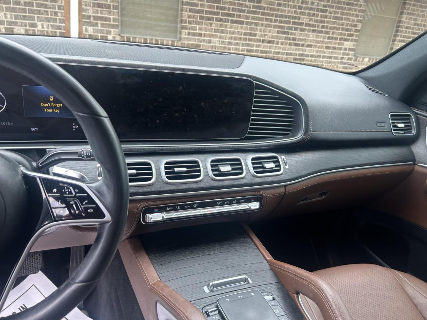 2024 Black Mercedes-Benz GLE-Class GLE350 4MATIC (4JGFB4FB2RB) with an 2.0L L4 DOHC 16V engine, 9A transmission, located at 1687 Business 35 S, New Braunfels, TX, 78130, (830) 625-7159, 29.655487, -98.051491 - Photo#14
