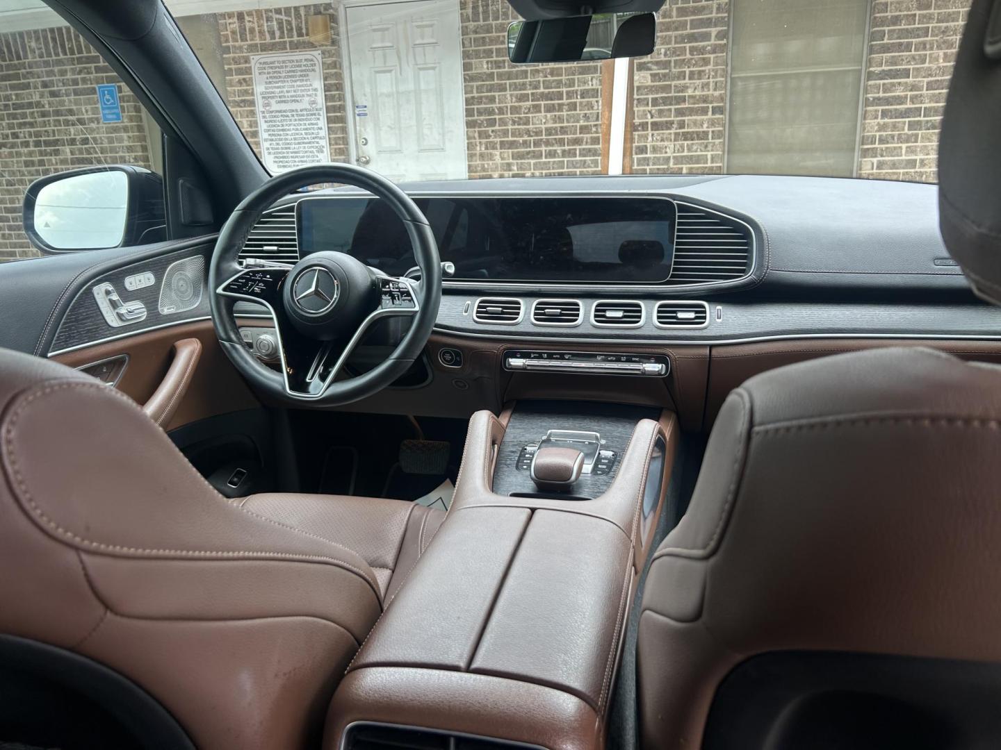 2024 Black Mercedes-Benz GLE-Class GLE350 4MATIC (4JGFB4FB2RB) with an 2.0L L4 DOHC 16V engine, 9A transmission, located at 1687 Business 35 S, New Braunfels, TX, 78130, (830) 625-7159, 29.655487, -98.051491 - Photo#10