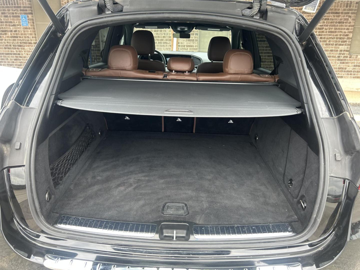 2024 Black Mercedes-Benz GLE-Class GLE350 4MATIC (4JGFB4FB2RB) with an 2.0L L4 DOHC 16V engine, 9A transmission, located at 1687 Business 35 S, New Braunfels, TX, 78130, (830) 625-7159, 29.655487, -98.051491 - Photo#16