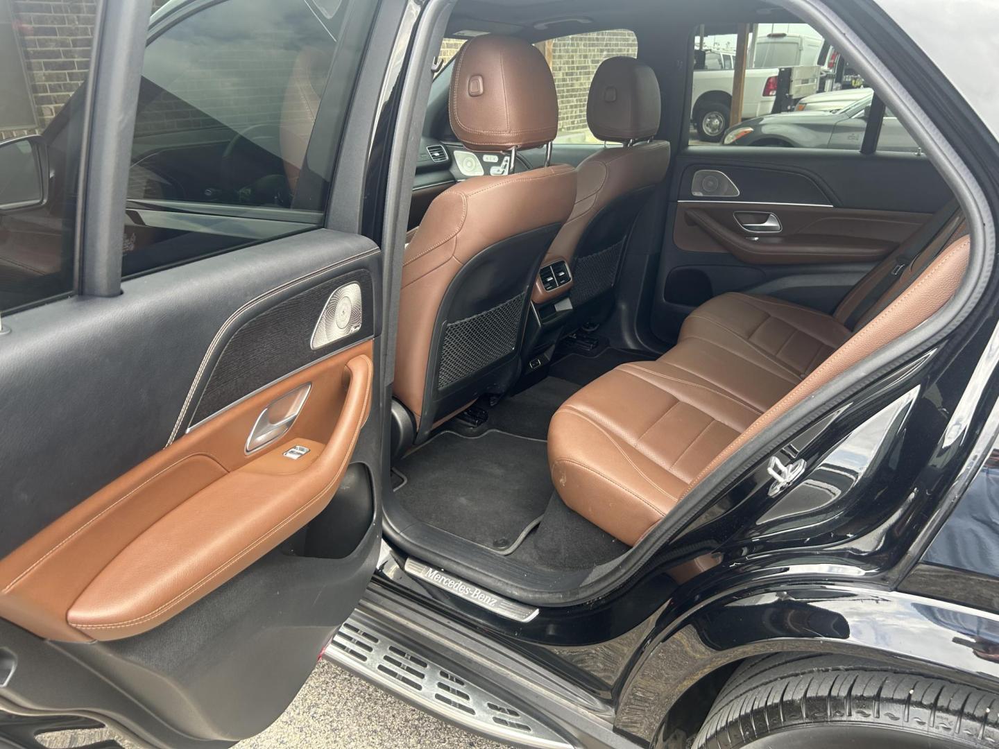 2024 Black Mercedes-Benz GLE-Class GLE350 4MATIC (4JGFB4FB2RB) with an 2.0L L4 DOHC 16V engine, 9A transmission, located at 1687 Business 35 S, New Braunfels, TX, 78130, (830) 625-7159, 29.655487, -98.051491 - Photo#6