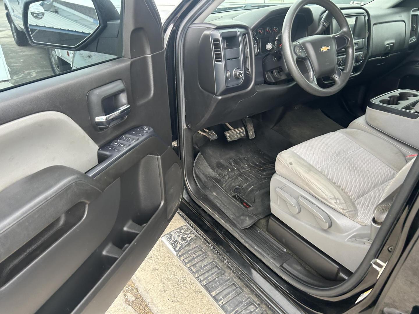 2016 Black Chevrolet Silverado 1500 Work Truck Double Cab 2WD (1GCRCPEC1GZ) with an 5.3L V8 OHV 16V engine, 6A transmission, located at 1687 Business 35 S, New Braunfels, TX, 78130, (830) 625-7159, 29.655487, -98.051491 - Photo#4