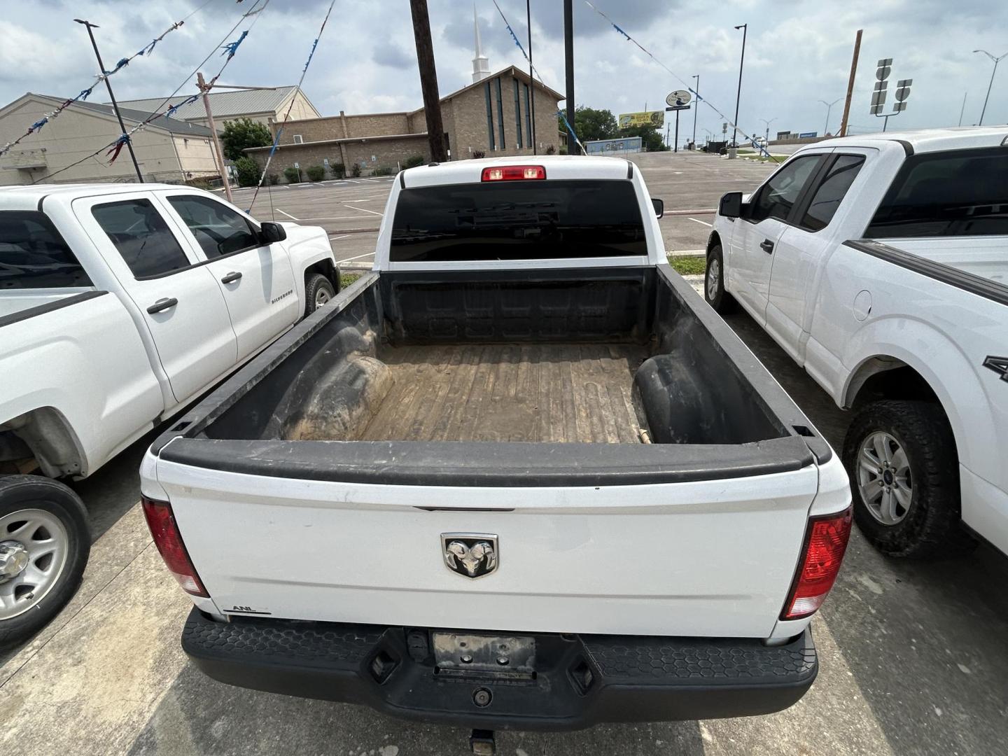2022 White RAM 1500 Classic Tradesman Quad Cab 2WD (1C6RR6FG3NS) with an 3.6L V6 DOHC 24V FFV engine, 8A transmission, located at 1687 Business 35 S, New Braunfels, TX, 78130, (830) 625-7159, 29.655487, -98.051491 - Photo#7