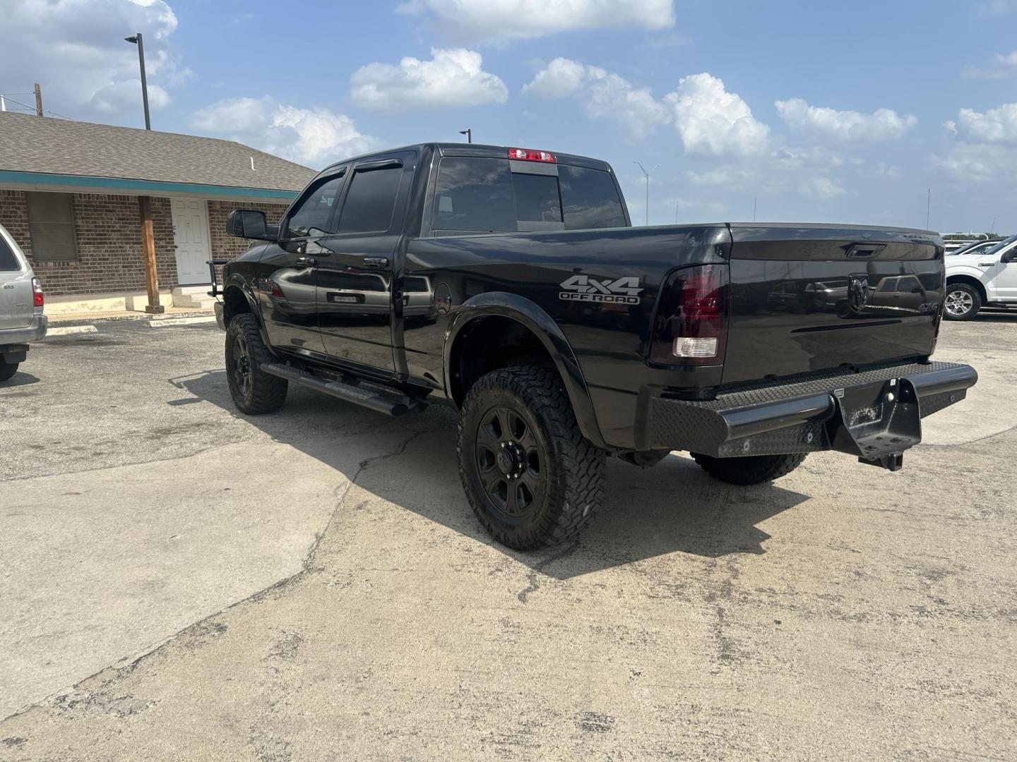 2018 Black RAM 2500 Laramie Crew Cab SWB 4WD (3C6UR5FL1JG) with an 6.7L L6 OHV 24V TURBO DIESEL engine, 6A transmission, located at 1687 Business 35 S, New Braunfels, TX, 78130, (830) 625-7159, 29.655487, -98.051491 - Photo#9