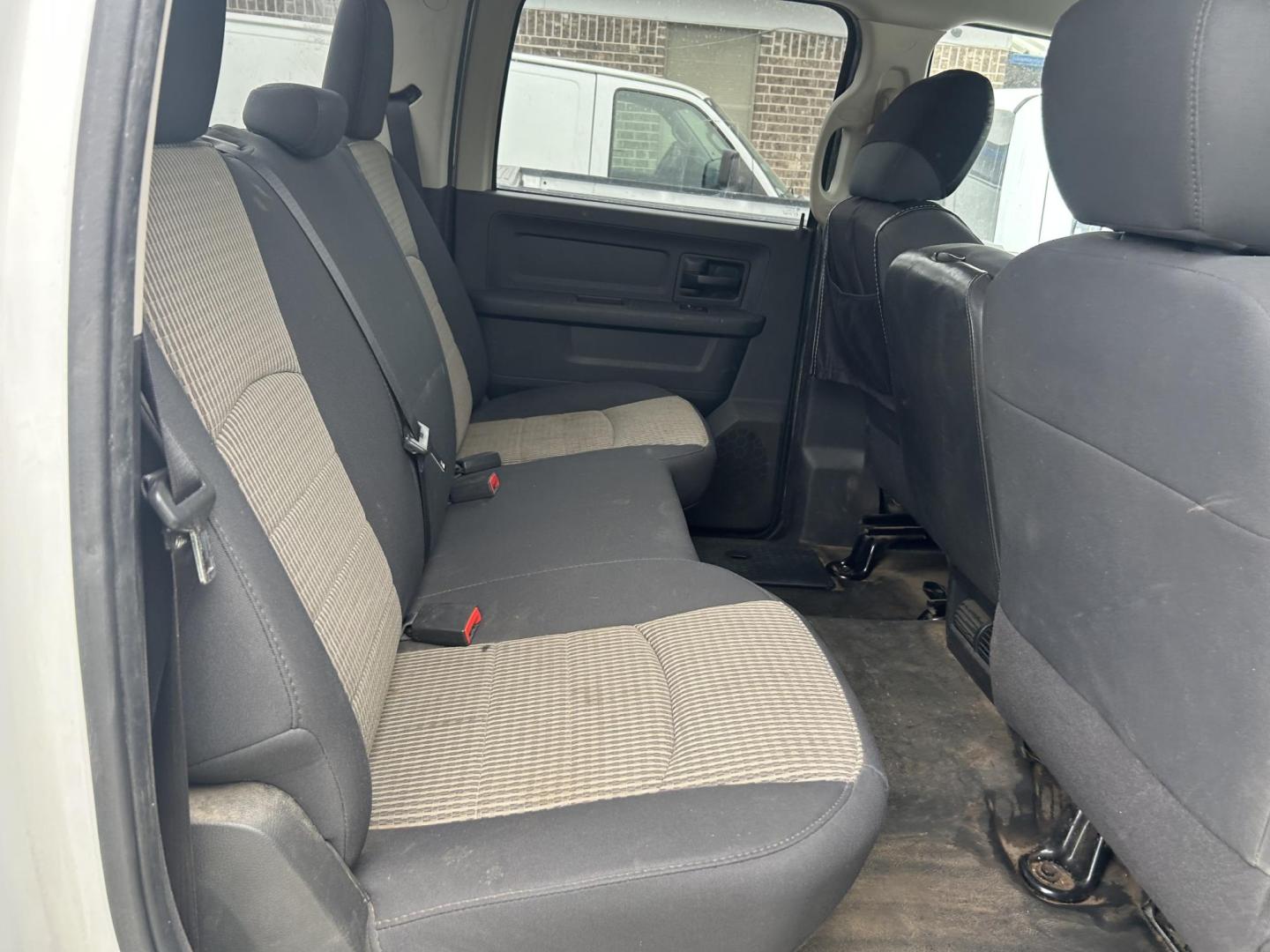 2011 White Dodge Ram 2500 Power Wagon Crew Cab 4WD (3D7UT2CL0BG) with an 6.7L L6 OHV 24V TURBO DIESEL engine, located at 1687 Business 35 S, New Braunfels, TX, 78130, (830) 625-7159, 29.655487, -98.051491 - Photo#4