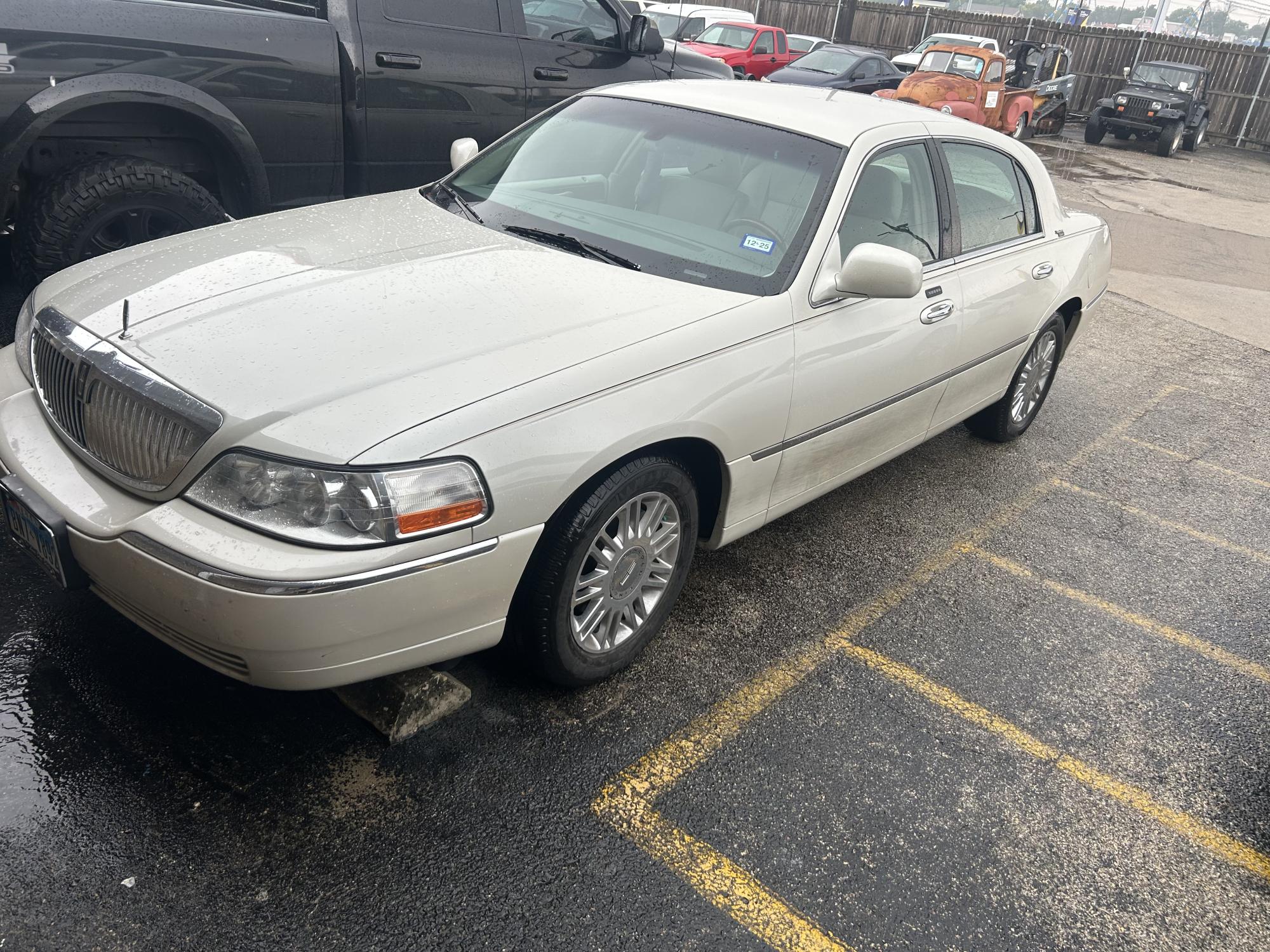 photo of 2007 Lincoln Town Car Signature Limited