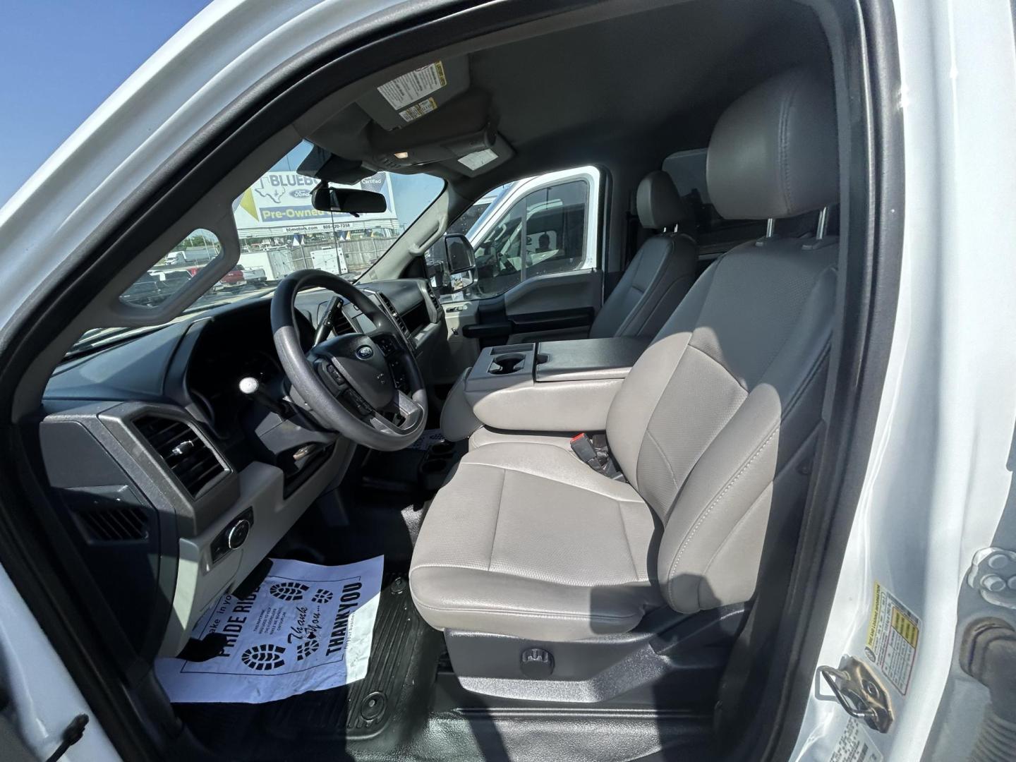 2022 White Ford F-250 SD King Ranch Crew Cab 4WD (1FT8W2BT3NE) with an 6.7L V8 OHV 16V DIESEL engine, 6A transmission, located at 1687 Business 35 S, New Braunfels, TX, 78130, (830) 625-7159, 29.655487, -98.051491 - Photo#3