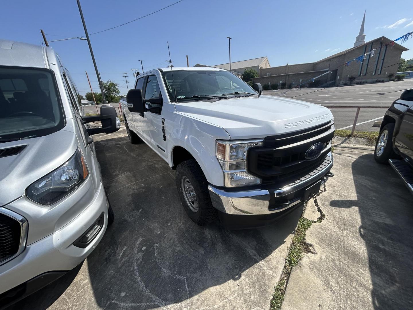 2022 White Ford F-250 SD King Ranch Crew Cab 4WD (1FT8W2BT3NE) with an 6.7L V8 OHV 16V DIESEL engine, 6A transmission, located at 1687 Business 35 S, New Braunfels, TX, 78130, (830) 625-7159, 29.655487, -98.051491 - Photo#1