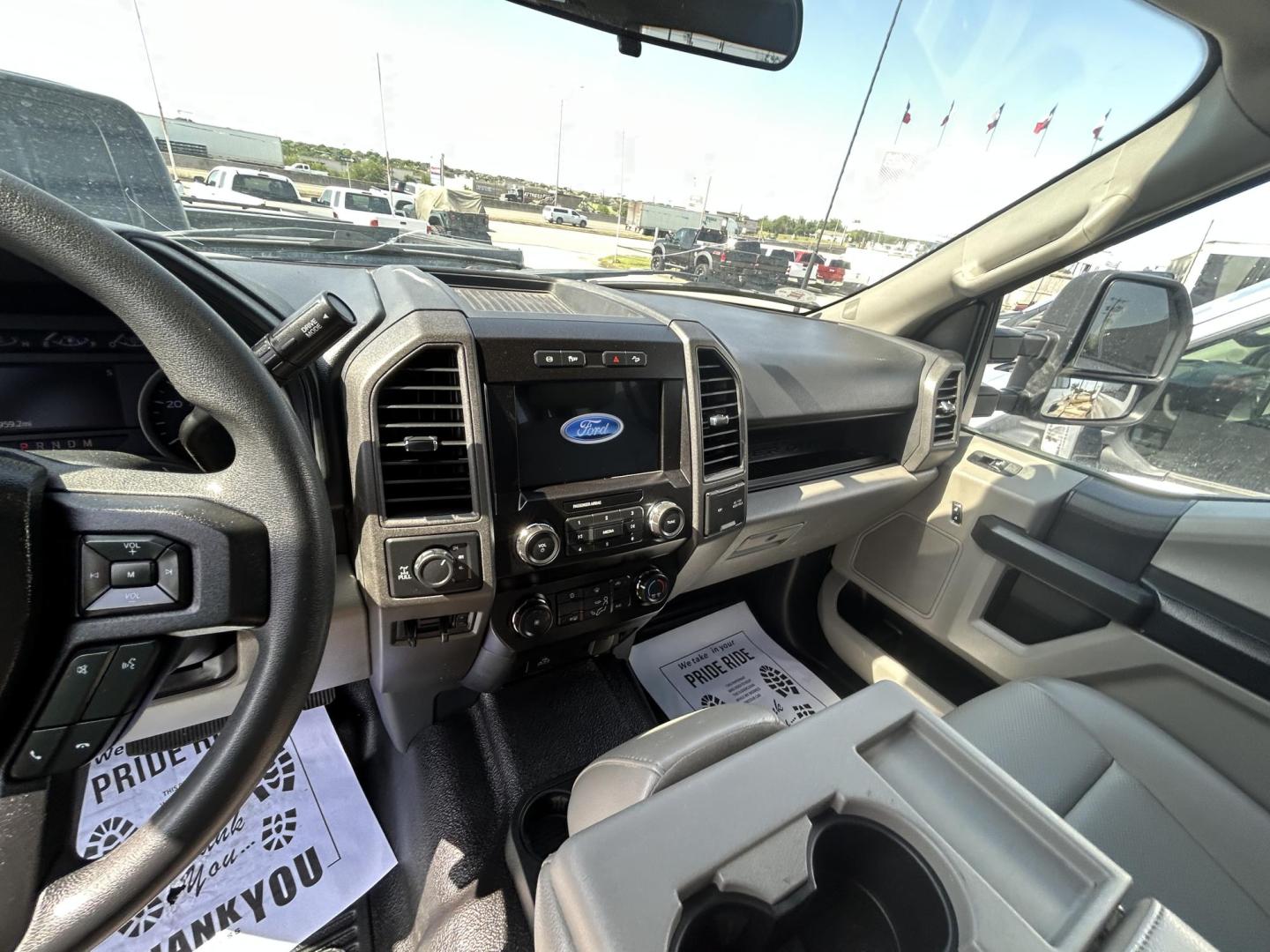 2022 White Ford F-250 SD King Ranch Crew Cab 4WD (1FT8W2BT3NE) with an 6.7L V8 OHV 16V DIESEL engine, 6A transmission, located at 1687 Business 35 S, New Braunfels, TX, 78130, (830) 625-7159, 29.655487, -98.051491 - Photo#5