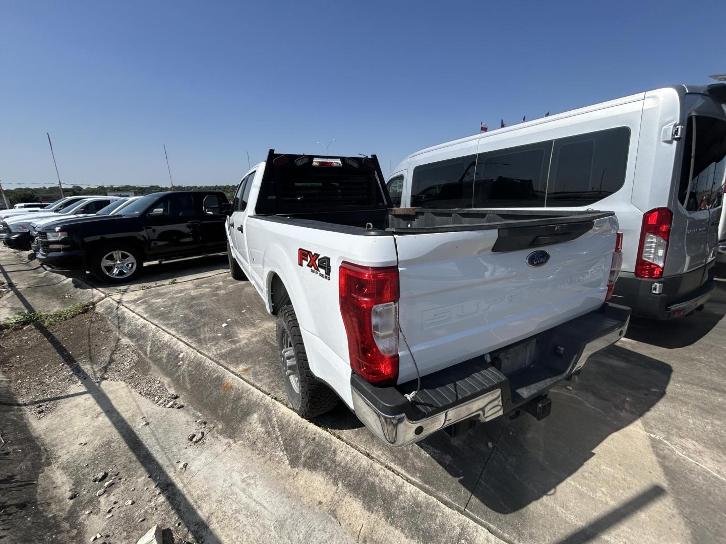 2022 White Ford F-250 SD King Ranch Crew Cab 4WD (1FT8W2BT3NE) with an 6.7L V8 OHV 16V DIESEL engine, 6A transmission, located at 1687 Business 35 S, New Braunfels, TX, 78130, (830) 625-7159, 29.655487, -98.051491 - Photo#7