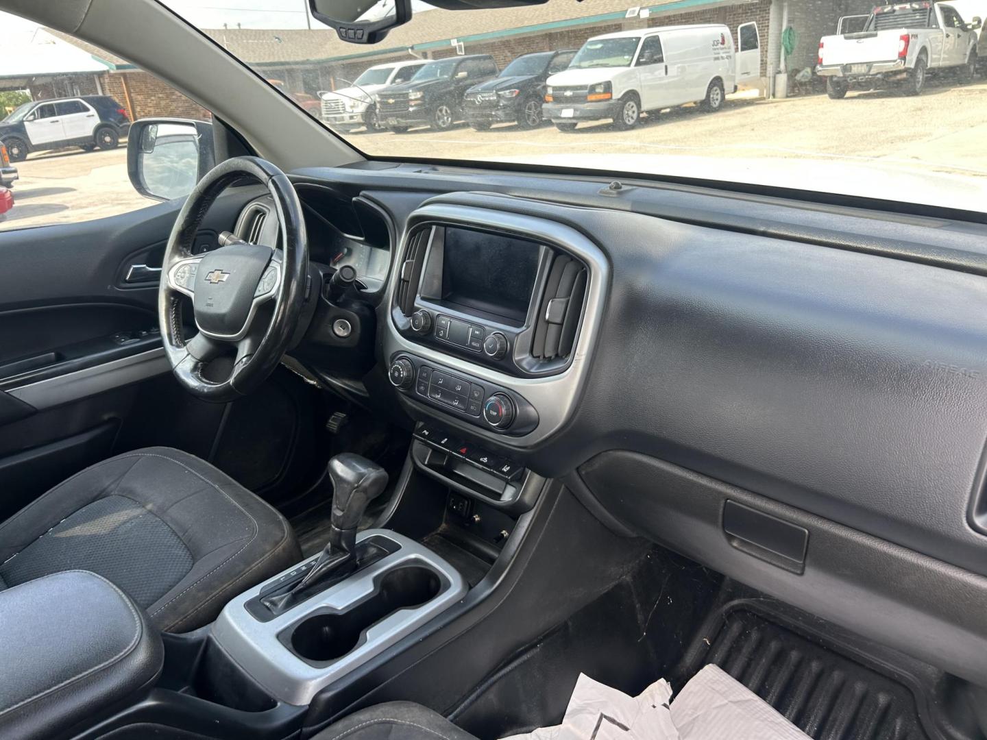 2021 White Chevrolet Colorado LT Ext. Cab 2WD (1GCHSCEAXM1) with an 2.5L L4 DOHC 16V GAS engine, 6A transmission, located at 1687 Business 35 S, New Braunfels, TX, 78130, (830) 625-7159, 29.655487, -98.051491 - Photo#3