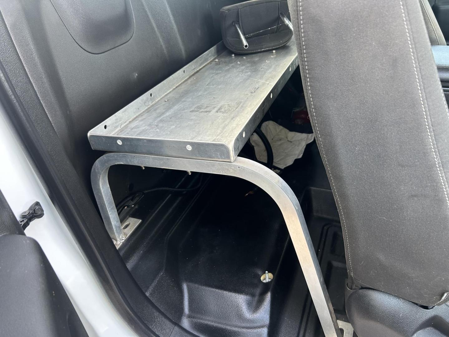 2021 White Chevrolet Colorado LT Ext. Cab 2WD (1GCHSCEAXM1) with an 2.5L L4 DOHC 16V GAS engine, 6A transmission, located at 1687 Business 35 S, New Braunfels, TX, 78130, (830) 625-7159, 29.655487, -98.051491 - Photo#4