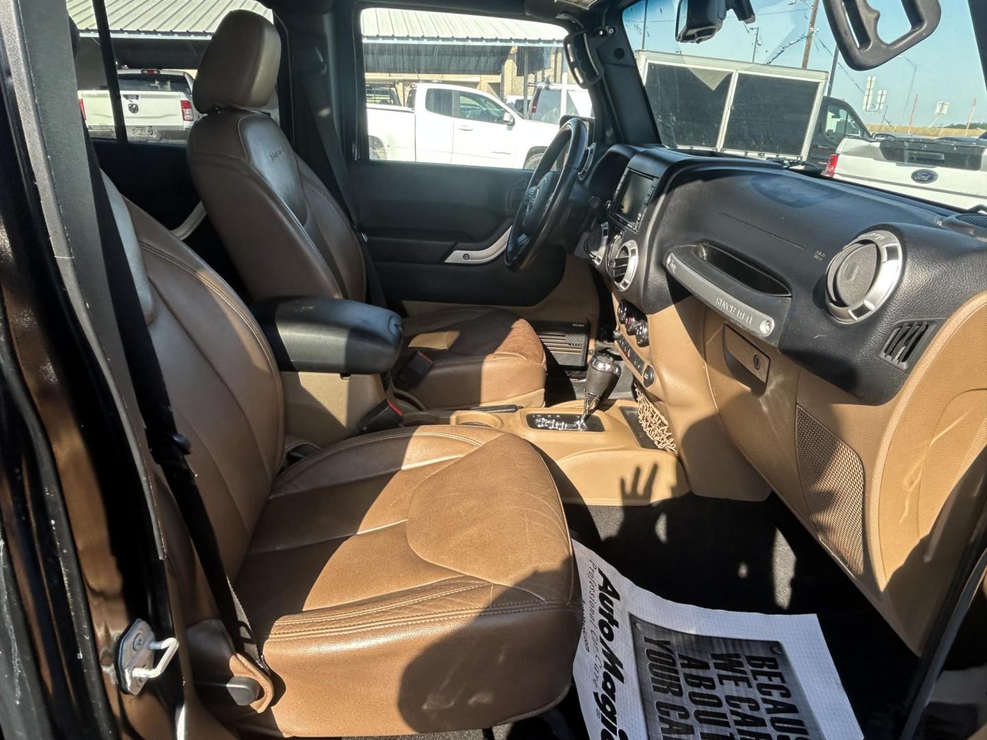 2016 Black Jeep Wrangler Unlimited Sahara 4WD (1C4HJWEG8GL) with an 3.6L V6 DOHC 24V FFV engine, located at 1687 Business 35 S, New Braunfels, TX, 78130, (830) 625-7159, 29.655487, -98.051491 - Photo#7