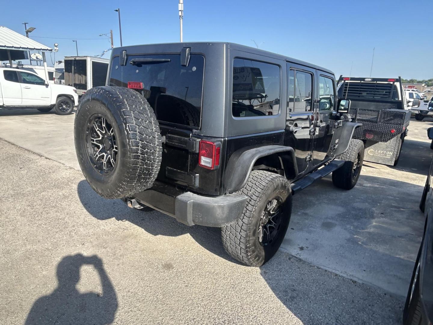 2016 Black Jeep Wrangler Unlimited Sahara 4WD (1C4HJWEG8GL) with an 3.6L V6 DOHC 24V FFV engine, located at 1687 Business 35 S, New Braunfels, TX, 78130, (830) 625-7159, 29.655487, -98.051491 - Photo#3