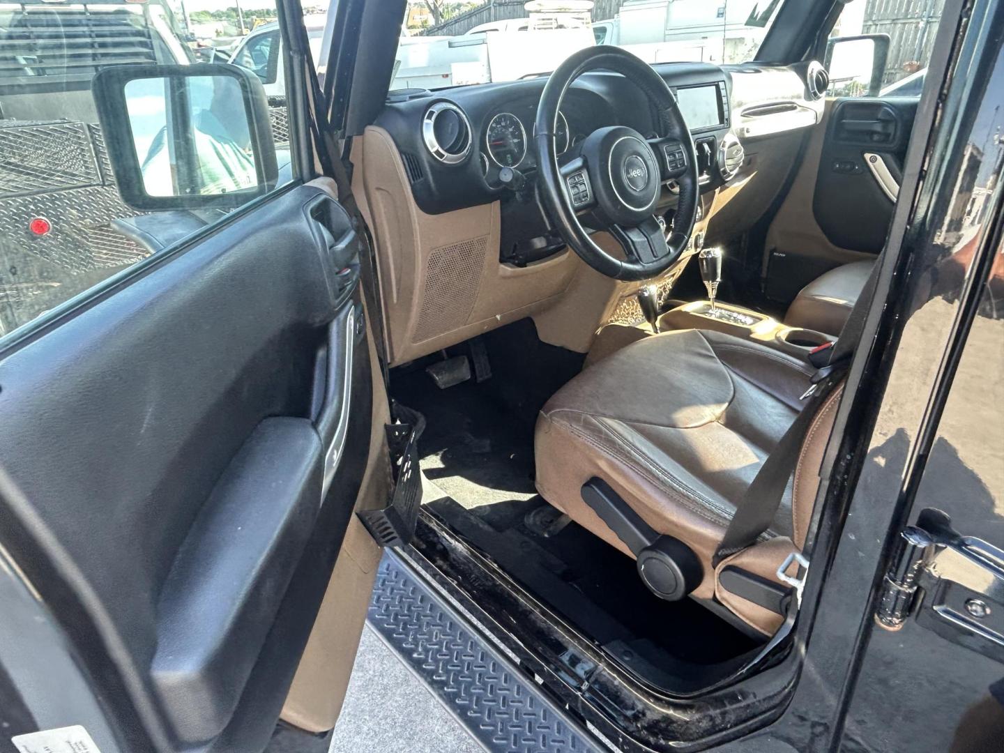 2016 Black Jeep Wrangler Unlimited Sahara 4WD (1C4HJWEG8GL) with an 3.6L V6 DOHC 24V FFV engine, located at 1687 Business 35 S, New Braunfels, TX, 78130, (830) 625-7159, 29.655487, -98.051491 - Photo#5