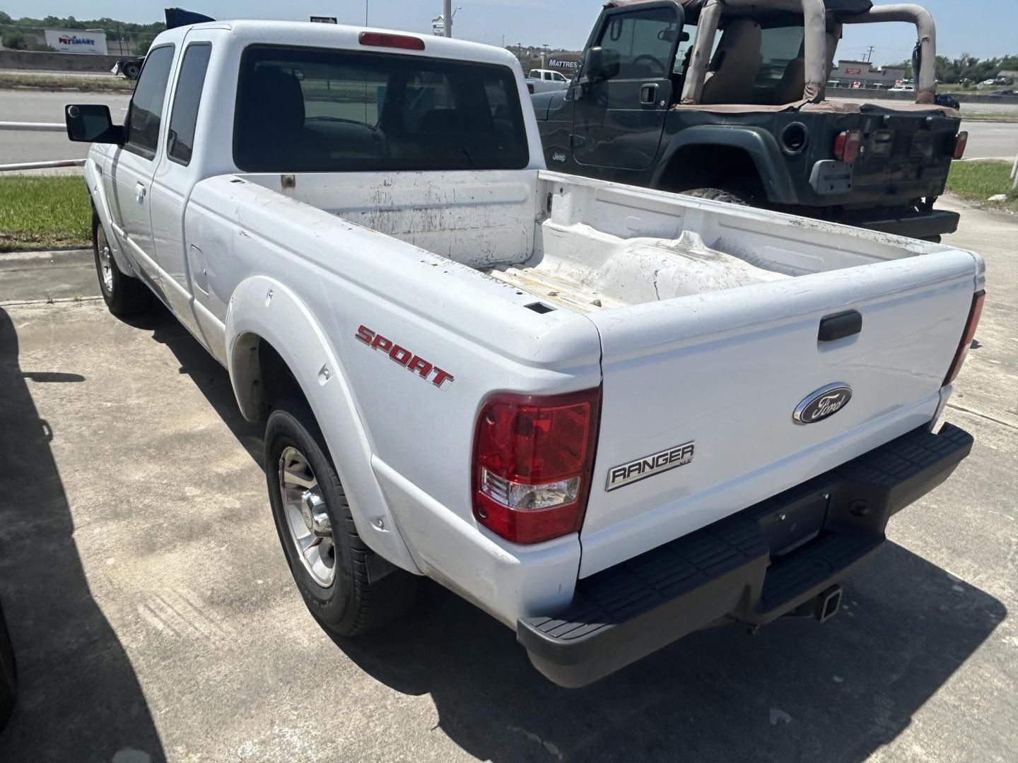 2011 White Ford Ranger Sport SuperCab 2WD (1FTKR1EE5BP) with an 4.0L V6 SOHC 12V engine, located at 1687 Business 35 S, New Braunfels, TX, 78130, (830) 625-7159, 29.655487, -98.051491 - Photo#5