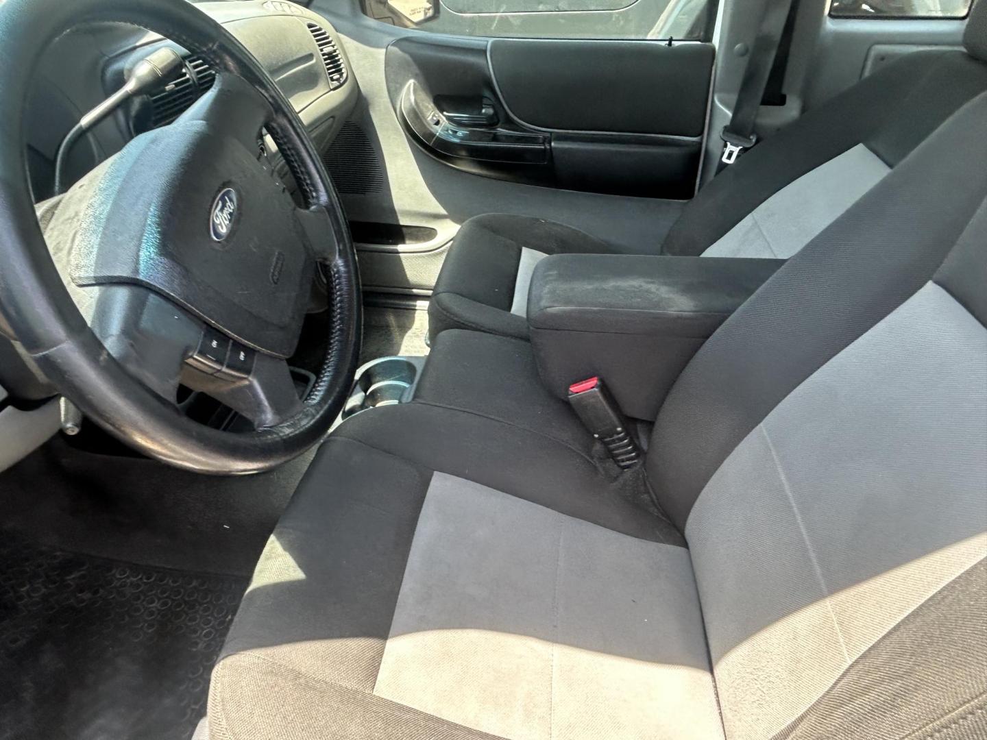 2011 White Ford Ranger Sport SuperCab 2WD (1FTKR1EE5BP) with an 4.0L V6 SOHC 12V engine, located at 1687 Business 35 S, New Braunfels, TX, 78130, (830) 625-7159, 29.655487, -98.051491 - Photo#7