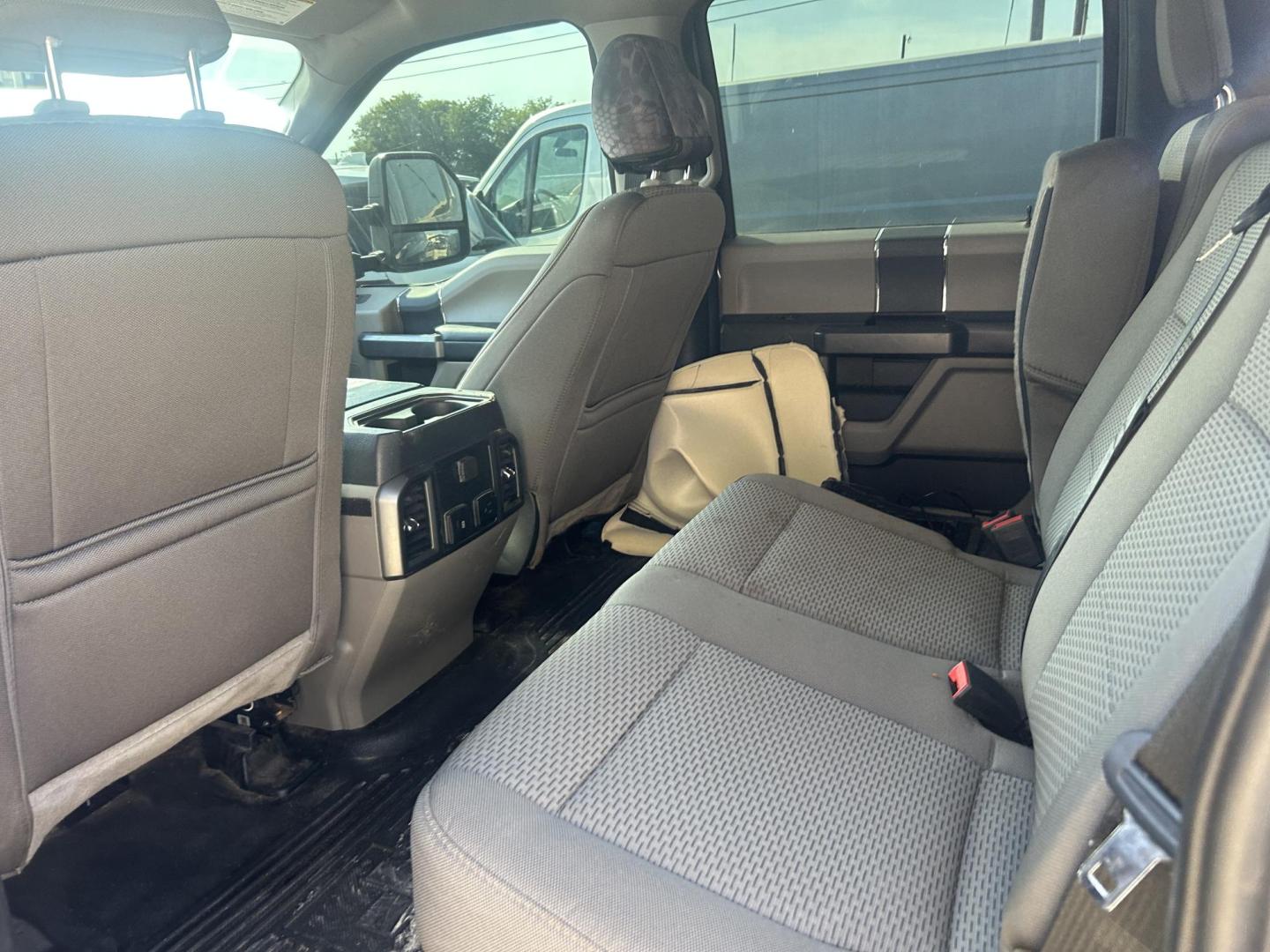 2022 Gray Ford F-250 SD King Ranch Crew Cab 4WD (1FT8W2BTXNE) with an 6.7L V8 OHV 16V DIESEL engine, 6A transmission, located at 1687 Business 35 S, New Braunfels, TX, 78130, (830) 625-7159, 29.655487, -98.051491 - Photo#8