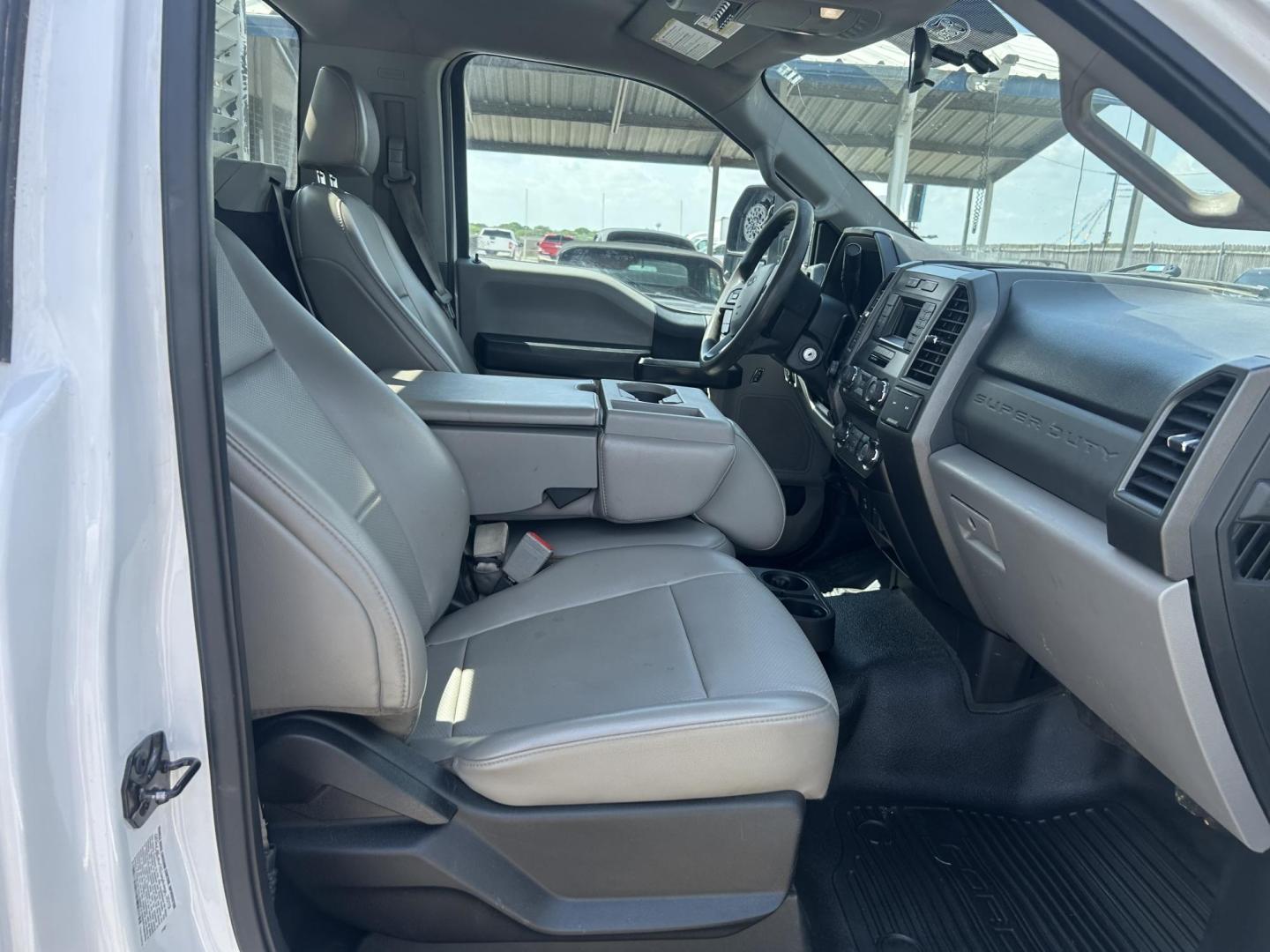 2019 White Ford F-550 Regular Cab DRW 4WD (1FDUF5HT0KE) with an 6.7L V8 OHV 16V DIESEL engine, located at 1687 Business 35 S, New Braunfels, TX, 78130, (830) 625-7159, 29.655487, -98.051491 - Photo#2