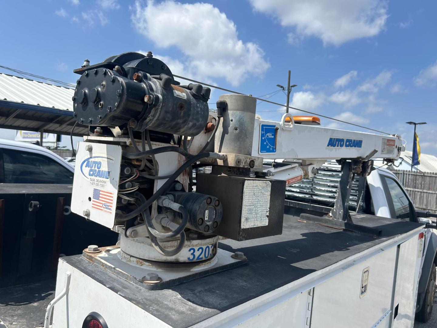 2019 White Ford F-550 Regular Cab DRW 4WD (1FDUF5HT0KE) with an 6.7L V8 OHV 16V DIESEL engine, located at 1687 Business 35 S, New Braunfels, TX, 78130, (830) 625-7159, 29.655487, -98.051491 - Photo#5
