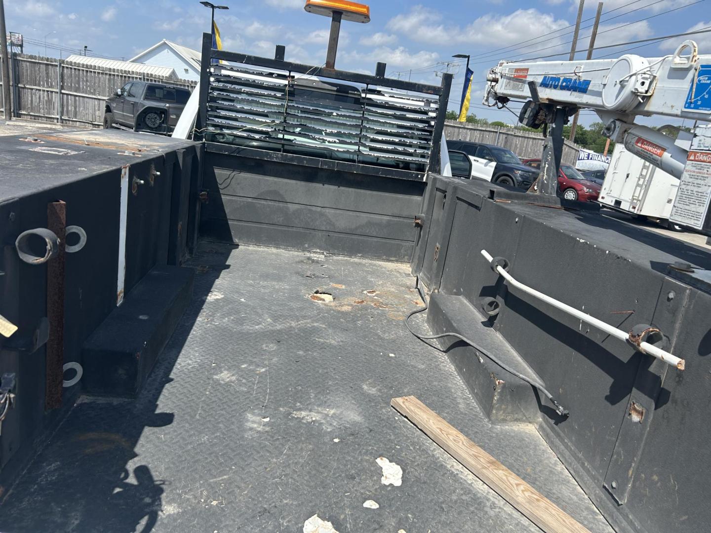 2019 White Ford F-550 Regular Cab DRW 4WD (1FDUF5HT0KE) with an 6.7L V8 OHV 16V DIESEL engine, located at 1687 Business 35 S, New Braunfels, TX, 78130, (830) 625-7159, 29.655487, -98.051491 - Photo#7