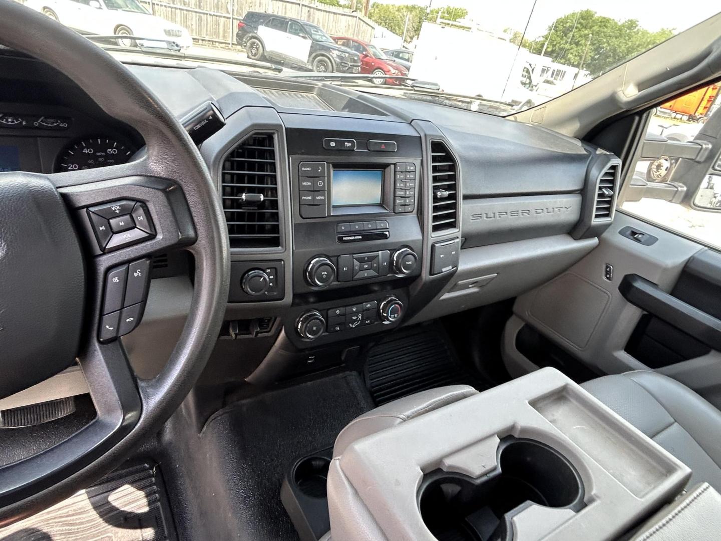 2019 White Ford F-550 Regular Cab DRW 4WD (1FDUF5HT0KE) with an 6.7L V8 OHV 16V DIESEL engine, located at 1687 Business 35 S, New Braunfels, TX, 78130, (830) 625-7159, 29.655487, -98.051491 - Photo#12