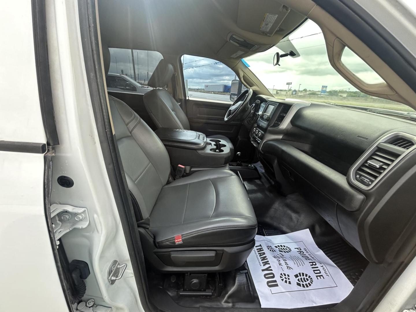 2020 White RAM 2500 Tradesman Crew Cab LWB 4WD (3C6UR5HL0LG) with an 6.7L L6 OHV 24V TURBO DIESEL engine, 6A transmission, located at 1687 Business 35 S, New Braunfels, TX, 78130, (830) 625-7159, 29.655487, -98.051491 - Photo#2
