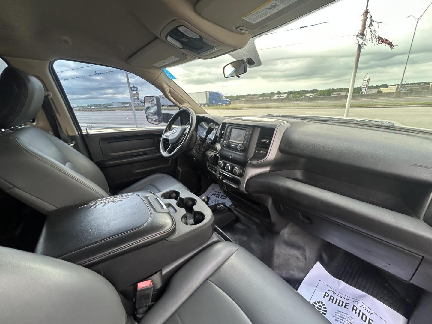 2020 White RAM 2500 Tradesman Crew Cab LWB 4WD (3C6UR5HL0LG) with an 6.7L L6 OHV 24V TURBO DIESEL engine, 6A transmission, located at 1687 Business 35 S, New Braunfels, TX, 78130, (830) 625-7159, 29.655487, -98.051491 - Photo#3