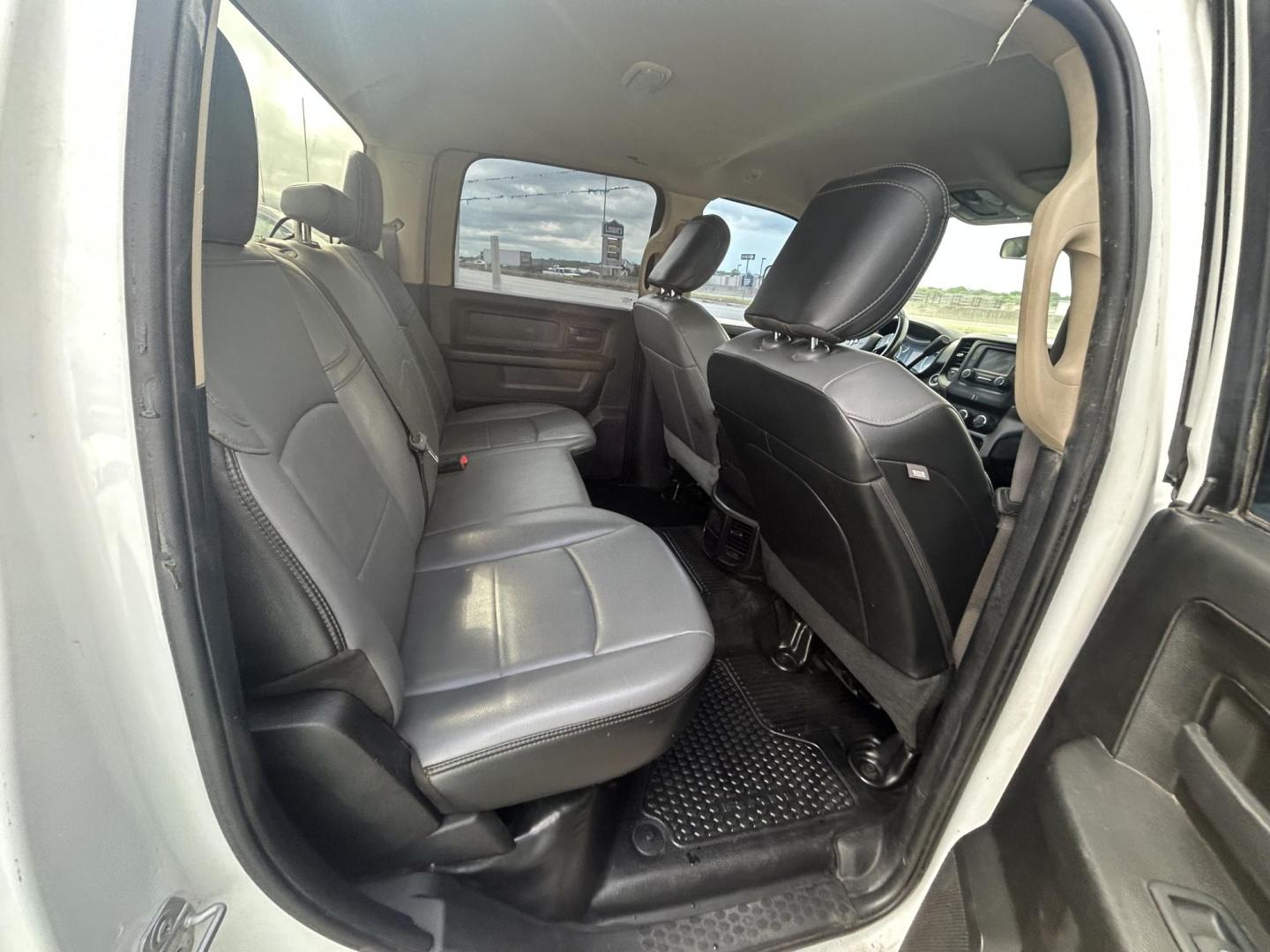 2020 White RAM 2500 Tradesman Crew Cab LWB 4WD (3C6UR5HL0LG) with an 6.7L L6 OHV 24V TURBO DIESEL engine, 6A transmission, located at 1687 Business 35 S, New Braunfels, TX, 78130, (830) 625-7159, 29.655487, -98.051491 - Photo#4