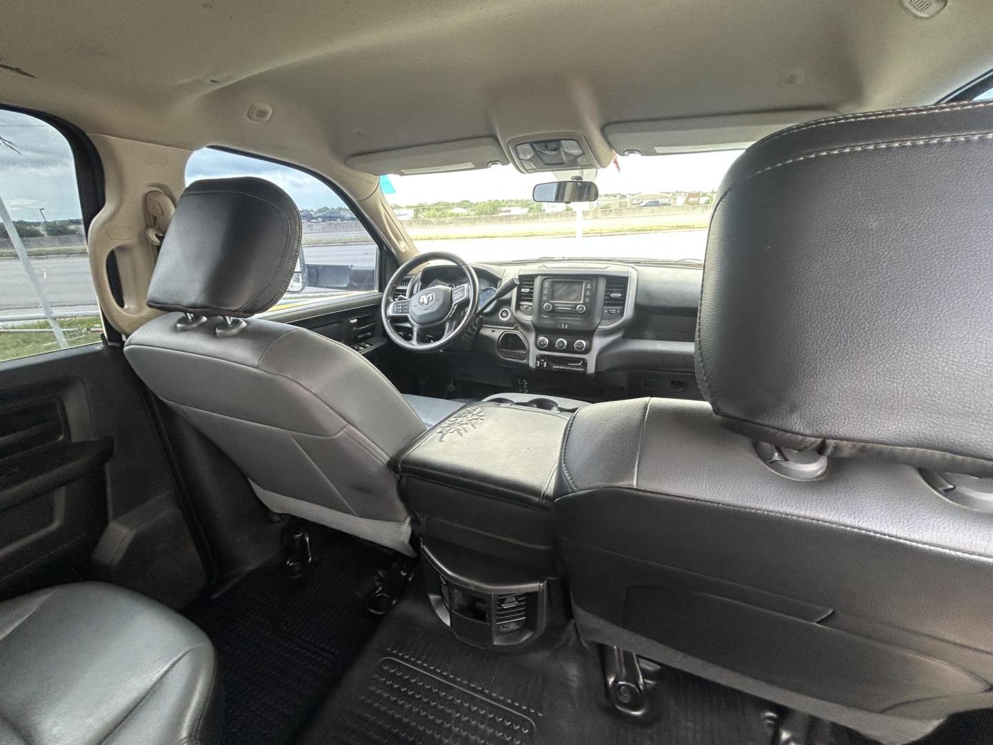 2020 White RAM 2500 Tradesman Crew Cab LWB 4WD (3C6UR5HL0LG) with an 6.7L L6 OHV 24V TURBO DIESEL engine, 6A transmission, located at 1687 Business 35 S, New Braunfels, TX, 78130, (830) 625-7159, 29.655487, -98.051491 - Photo#5