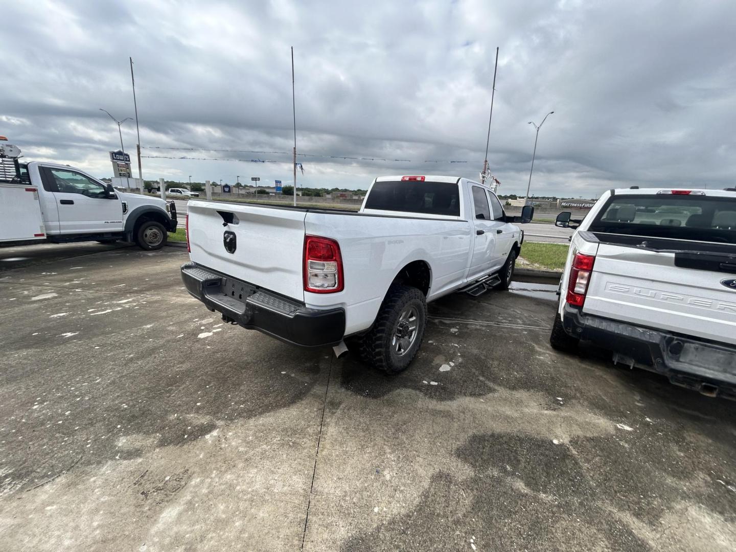 2020 White RAM 2500 Tradesman Crew Cab LWB 4WD (3C6UR5HL0LG) with an 6.7L L6 OHV 24V TURBO DIESEL engine, 6A transmission, located at 1687 Business 35 S, New Braunfels, TX, 78130, (830) 625-7159, 29.655487, -98.051491 - Photo#6