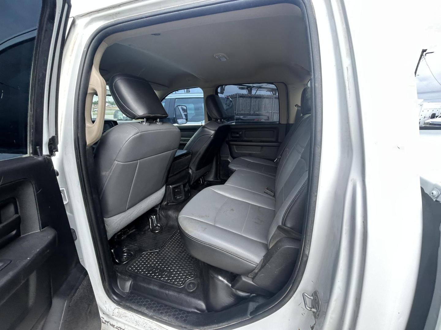 2020 White RAM 2500 Tradesman Crew Cab LWB 4WD (3C6UR5HL0LG) with an 6.7L L6 OHV 24V TURBO DIESEL engine, 6A transmission, located at 1687 Business 35 S, New Braunfels, TX, 78130, (830) 625-7159, 29.655487, -98.051491 - Photo#9