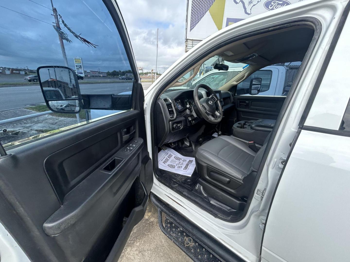 2020 White RAM 2500 Tradesman Crew Cab LWB 4WD (3C6UR5HL0LG) with an 6.7L L6 OHV 24V TURBO DIESEL engine, 6A transmission, located at 1687 Business 35 S, New Braunfels, TX, 78130, (830) 625-7159, 29.655487, -98.051491 - Photo#10
