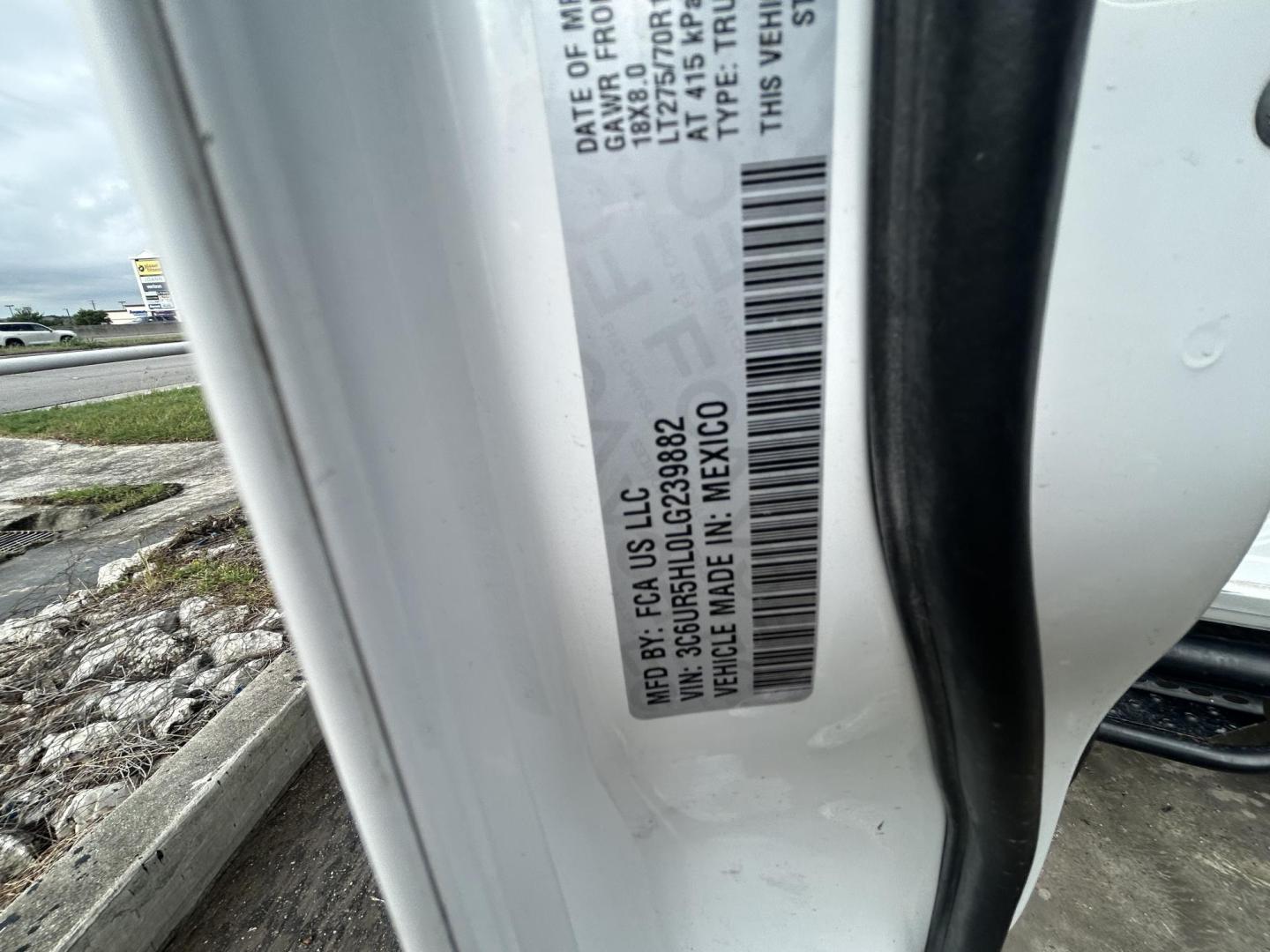 2020 White RAM 2500 Tradesman Crew Cab LWB 4WD (3C6UR5HL0LG) with an 6.7L L6 OHV 24V TURBO DIESEL engine, 6A transmission, located at 1687 Business 35 S, New Braunfels, TX, 78130, (830) 625-7159, 29.655487, -98.051491 - Photo#14