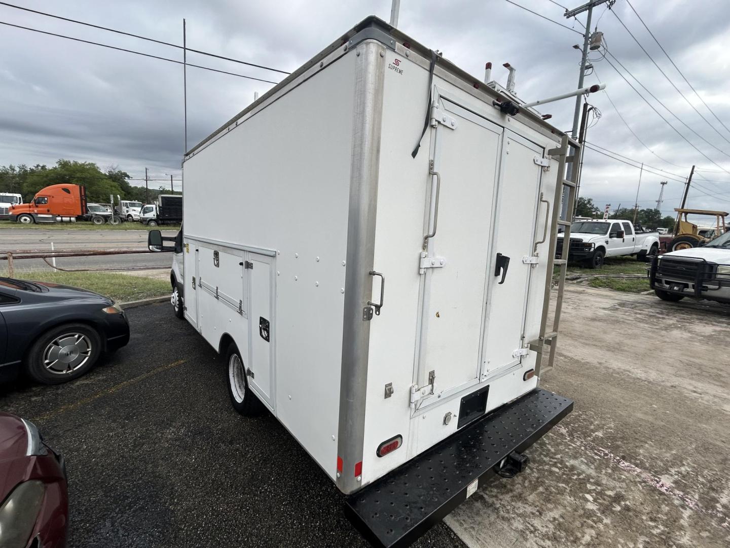 2019 White Ford Transit T-350 HD DRW (1FDBF6PMXKK) with an 3.7L V6 DOHC 24V engine, located at 1687 Business 35 S, New Braunfels, TX, 78130, (830) 625-7159, 29.655487, -98.051491 - Photo#7