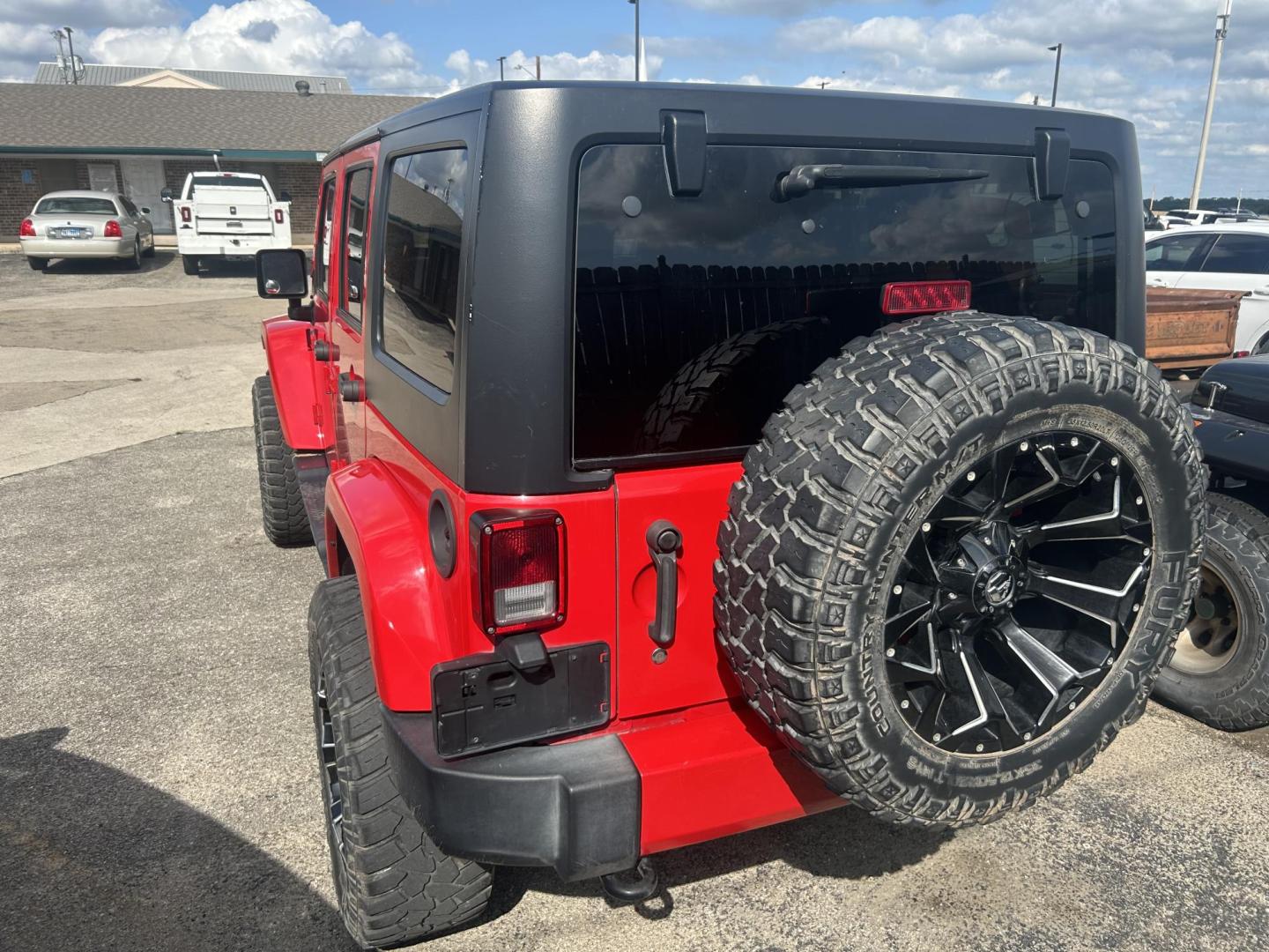 2017 Red Jeep Wrangler Unlimited Sahara 4WD (1C4HJWEGXHL) with an 3.6L V6 DOHC 24V FFV engine, located at 1687 Business 35 S, New Braunfels, TX, 78130, (830) 625-7159, 29.655487, -98.051491 - Photo#8