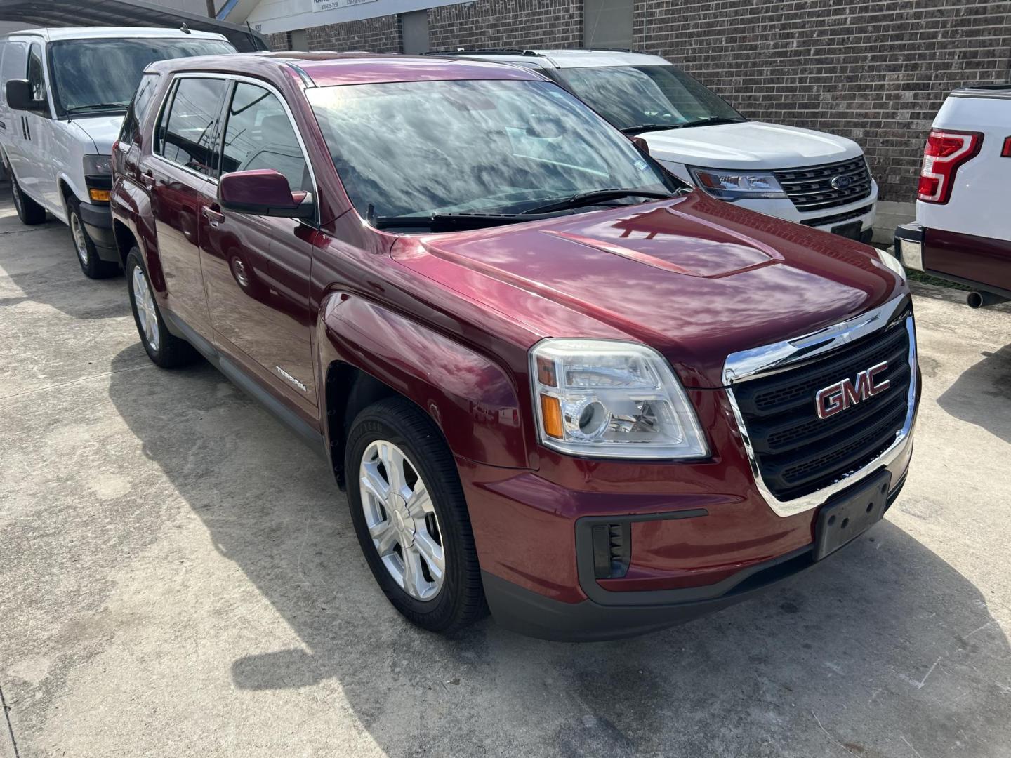 2017 Red GMC Terrain SLE1 FWD (2GKALMEK4H6) with an 2.4L L4 DOHC 16V engine, 6A transmission, located at 1687 Business 35 S, New Braunfels, TX, 78130, (830) 625-7159, 29.655487, -98.051491 - Photo#1