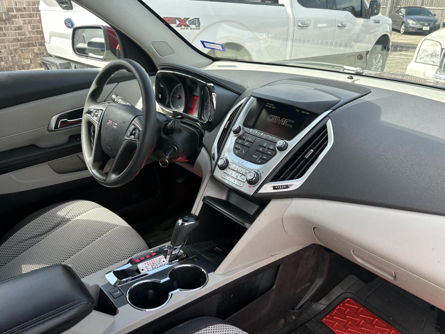 2017 Red GMC Terrain SLE1 FWD (2GKALMEK4H6) with an 2.4L L4 DOHC 16V engine, 6A transmission, located at 1687 Business 35 S, New Braunfels, TX, 78130, (830) 625-7159, 29.655487, -98.051491 - Photo#3