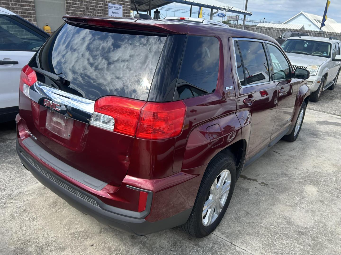 2017 Red GMC Terrain SLE1 FWD (2GKALMEK4H6) with an 2.4L L4 DOHC 16V engine, 6A transmission, located at 1687 Business 35 S, New Braunfels, TX, 78130, (830) 625-7159, 29.655487, -98.051491 - Photo#6