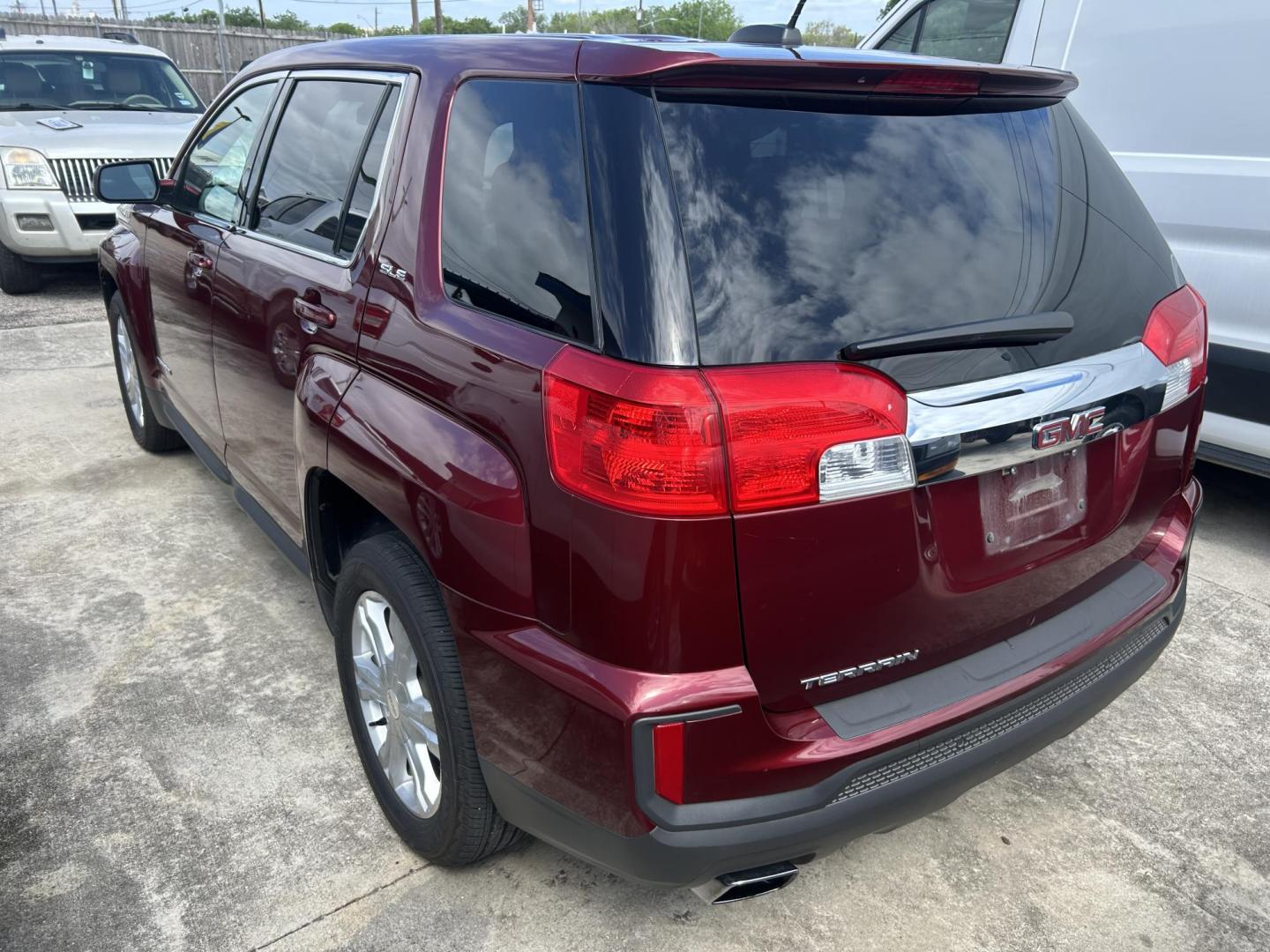 2017 Red GMC Terrain SLE1 FWD (2GKALMEK4H6) with an 2.4L L4 DOHC 16V engine, 6A transmission, located at 1687 Business 35 S, New Braunfels, TX, 78130, (830) 625-7159, 29.655487, -98.051491 - Photo#8