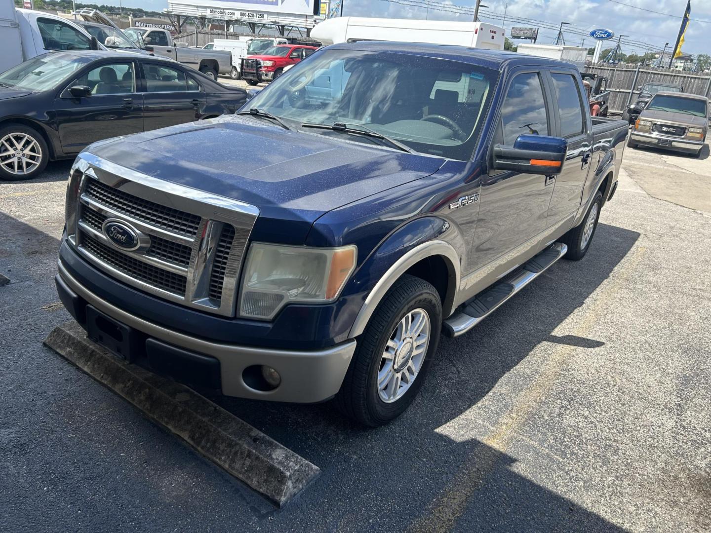 2009 Blue Ford F-150 Lariat SuperCrew 5.5-ft. Bed 2WD (1FTPW12V99K) with an 5.4L V8 SOHC 24V FFV engine, 4-Speed Automatic Overdrive transmission, located at 1687 Business 35 S, New Braunfels, TX, 78130, (830) 625-7159, 29.655487, -98.051491 - Photo#0