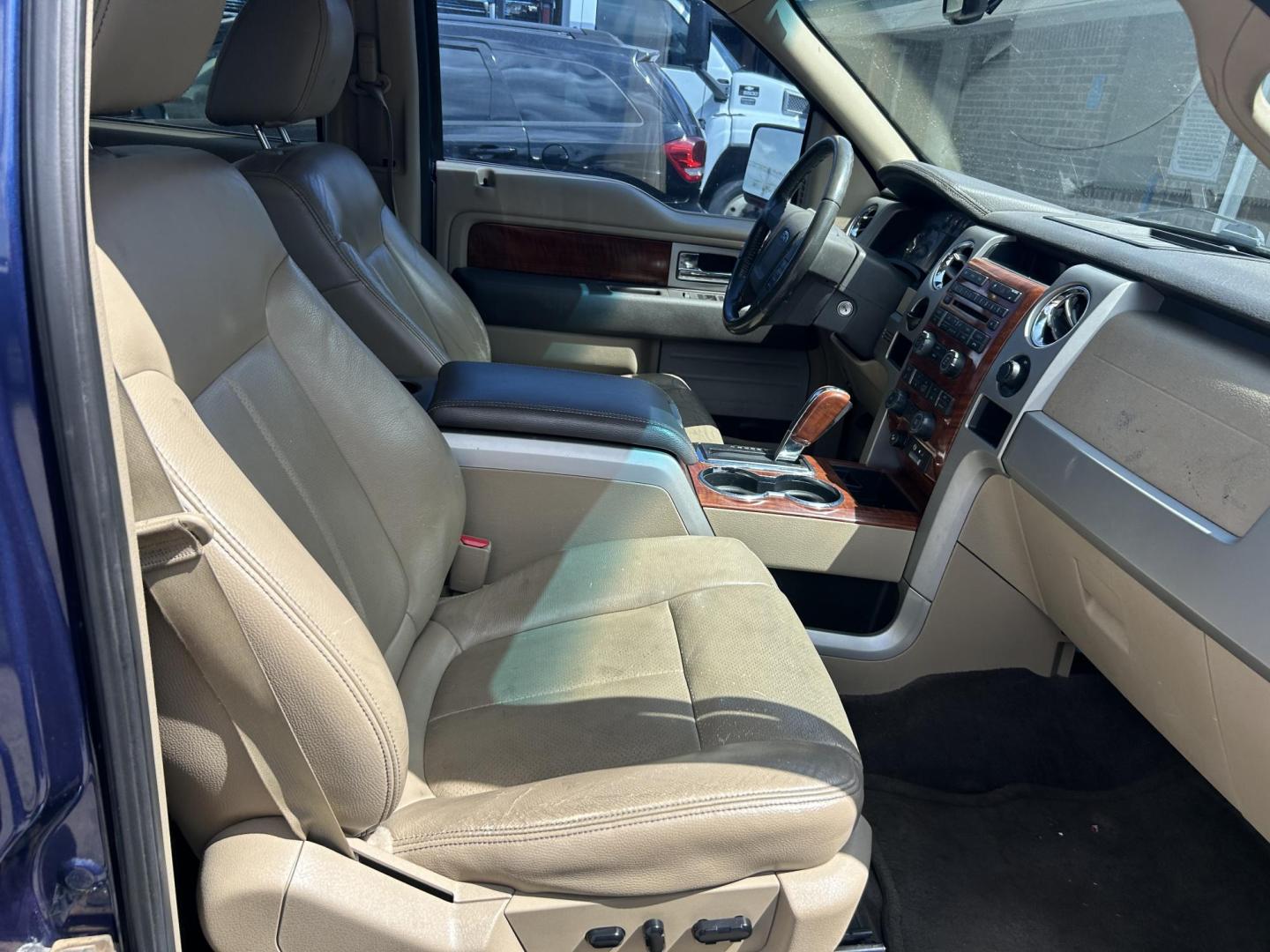 2009 Blue Ford F-150 Lariat SuperCrew 5.5-ft. Bed 2WD (1FTPW12V99K) with an 5.4L V8 SOHC 24V FFV engine, 4-Speed Automatic Overdrive transmission, located at 1687 Business 35 S, New Braunfels, TX, 78130, (830) 625-7159, 29.655487, -98.051491 - Photo#2