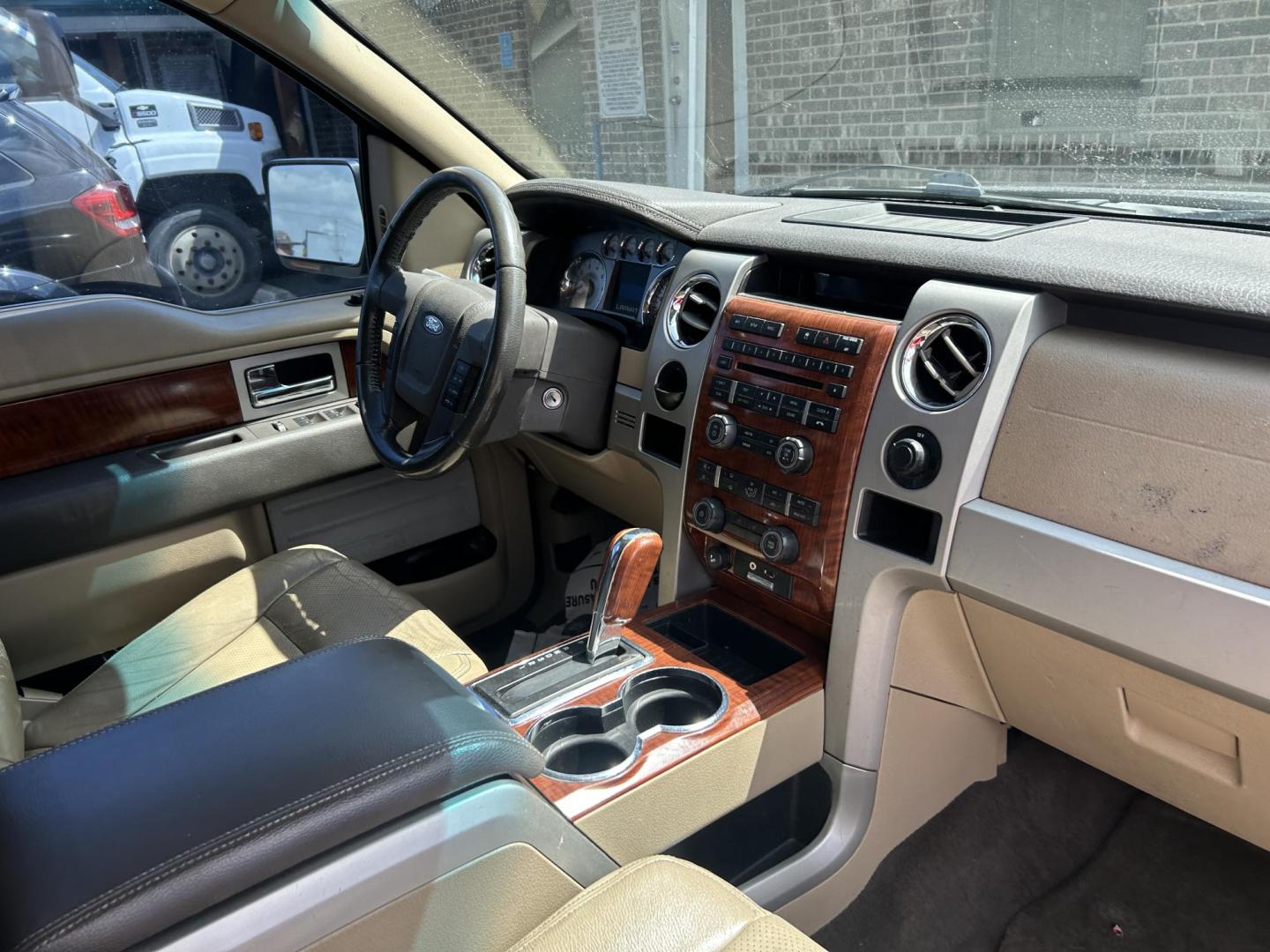 2009 Blue Ford F-150 Lariat SuperCrew 5.5-ft. Bed 2WD (1FTPW12V99K) with an 5.4L V8 SOHC 24V FFV engine, 4-Speed Automatic Overdrive transmission, located at 1687 Business 35 S, New Braunfels, TX, 78130, (830) 625-7159, 29.655487, -98.051491 - Photo#3
