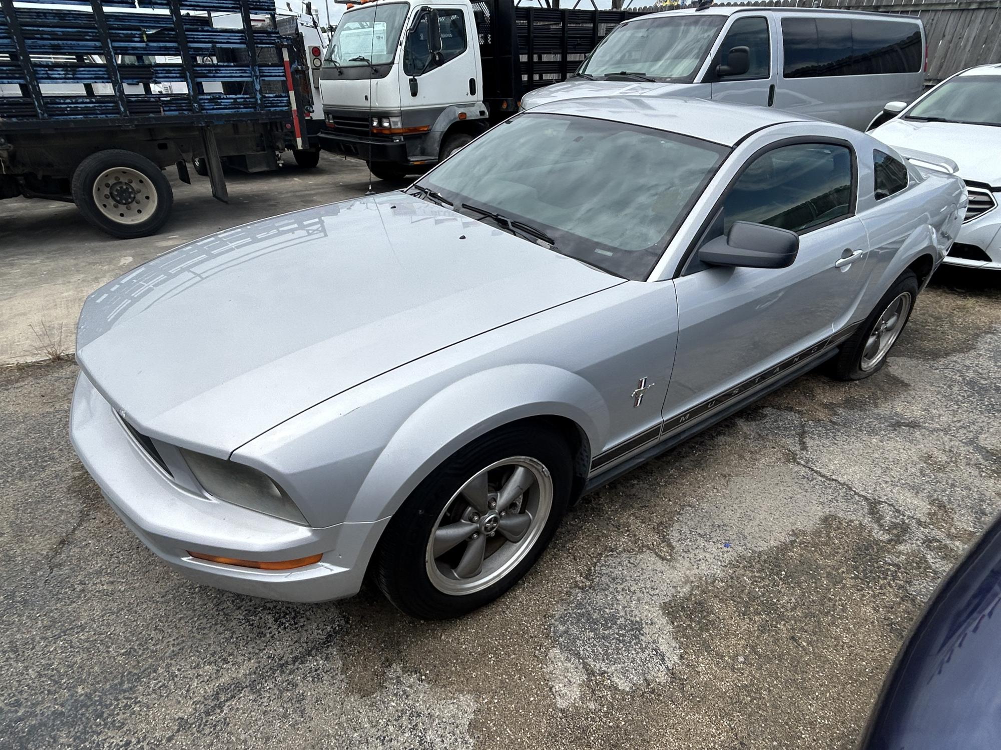 photo of 2006 Ford Mustang V6 Deluxe Coupe