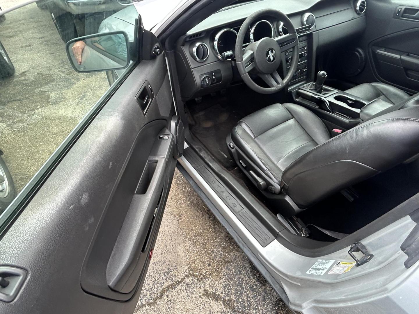 2006 Silver Ford Mustang V6 Deluxe Coupe (1ZVFT80N765) with an 4.0L V6 SOHC 12V engine, located at 1687 Business 35 S, New Braunfels, TX, 78130, (830) 625-7159, 29.655487, -98.051491 - Photo#4
