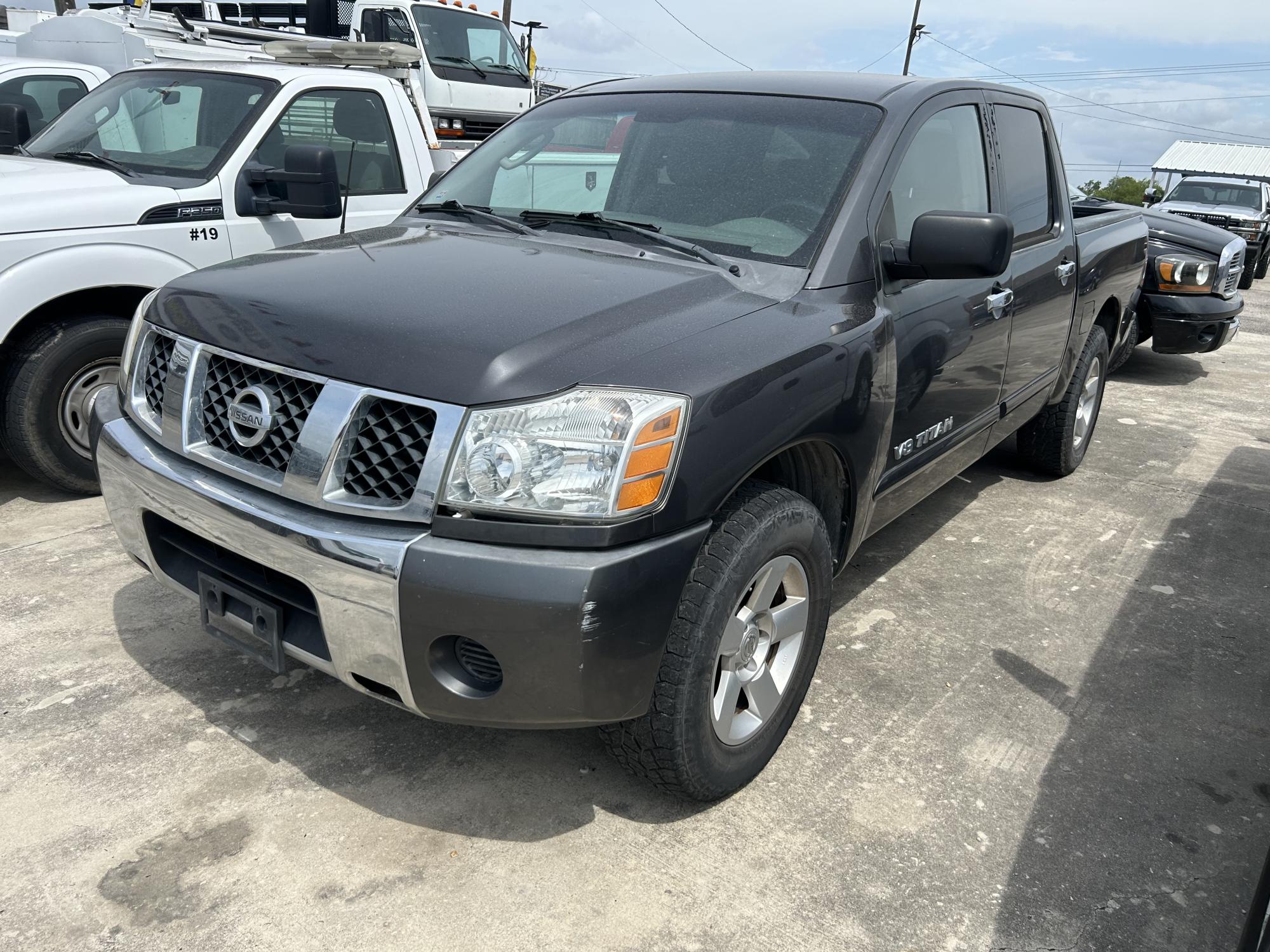 photo of 2006 Nissan Titan LE Crew Cab 2WD